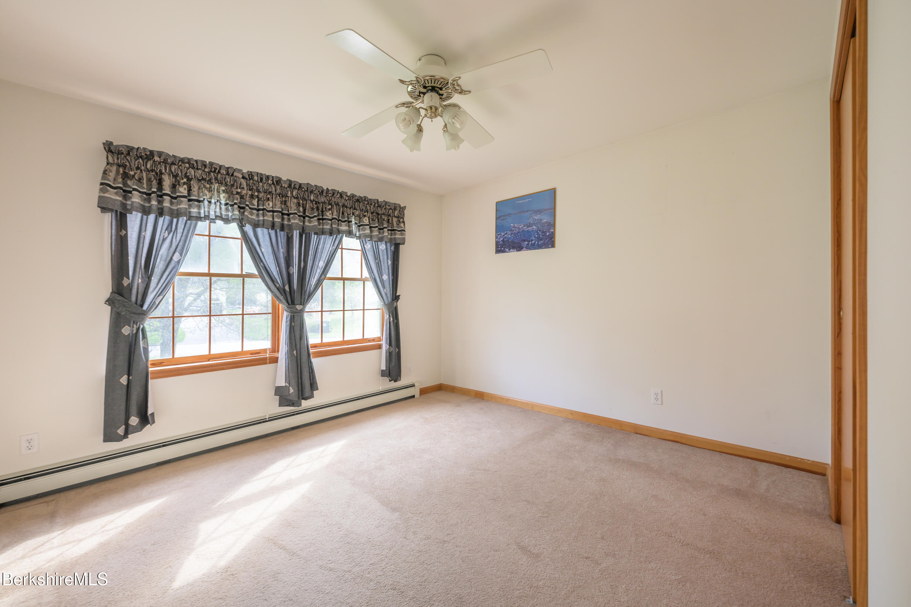 90 Mandalay Rd, Lee, Massachusetts image 19