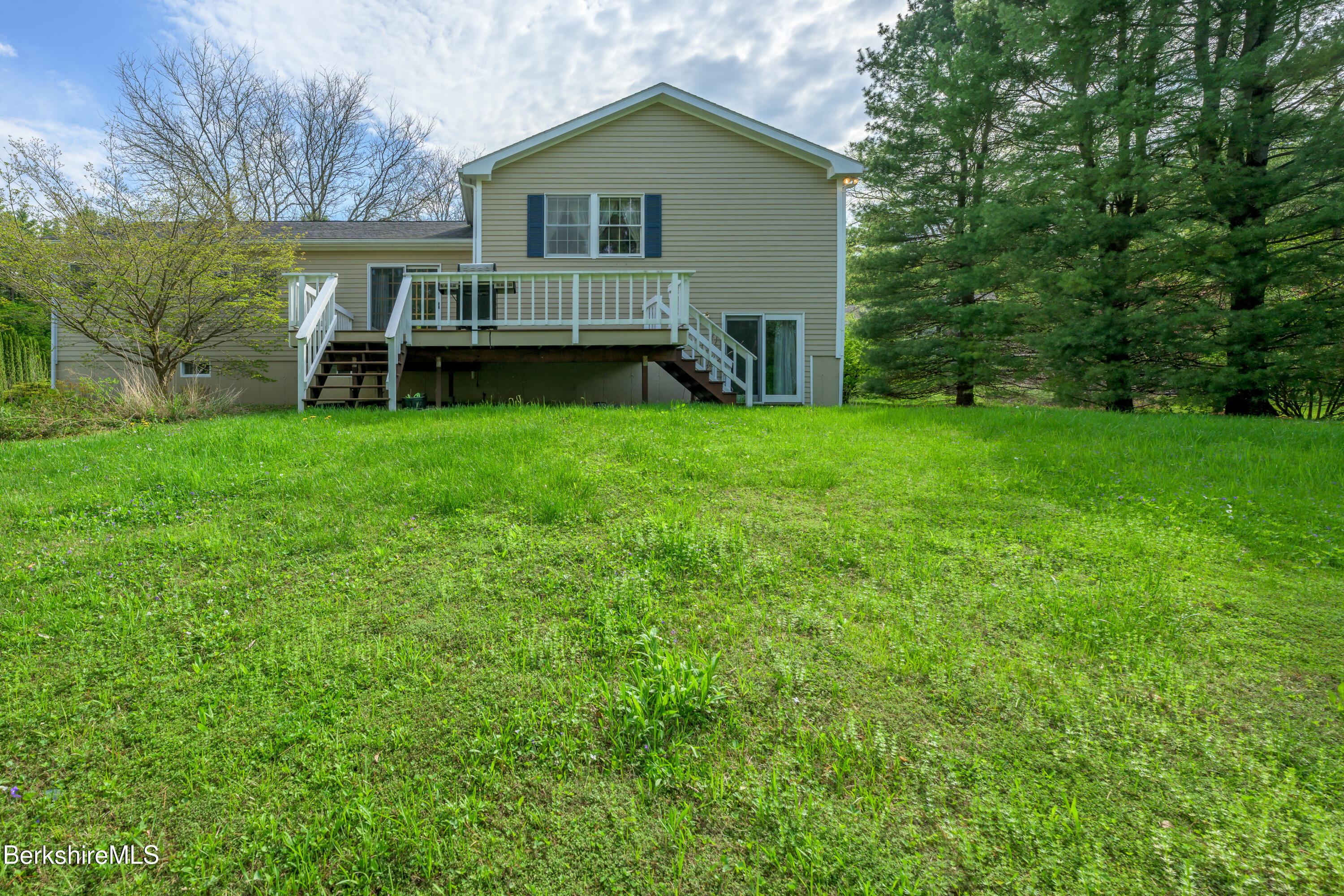 90 Mandalay Rd, Lee, Massachusetts image 3
