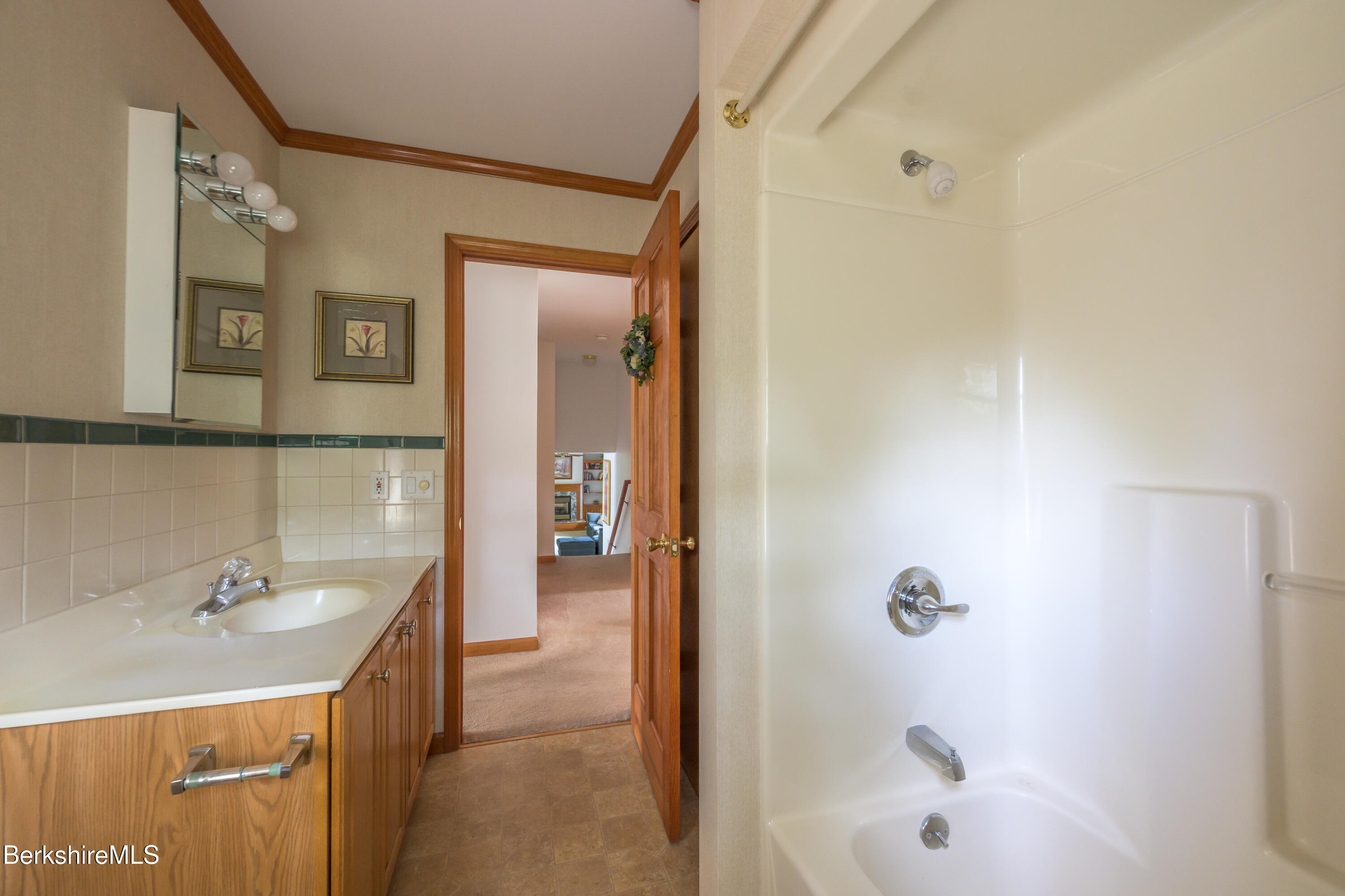 90 Mandalay Rd, Lee, Massachusetts image 20