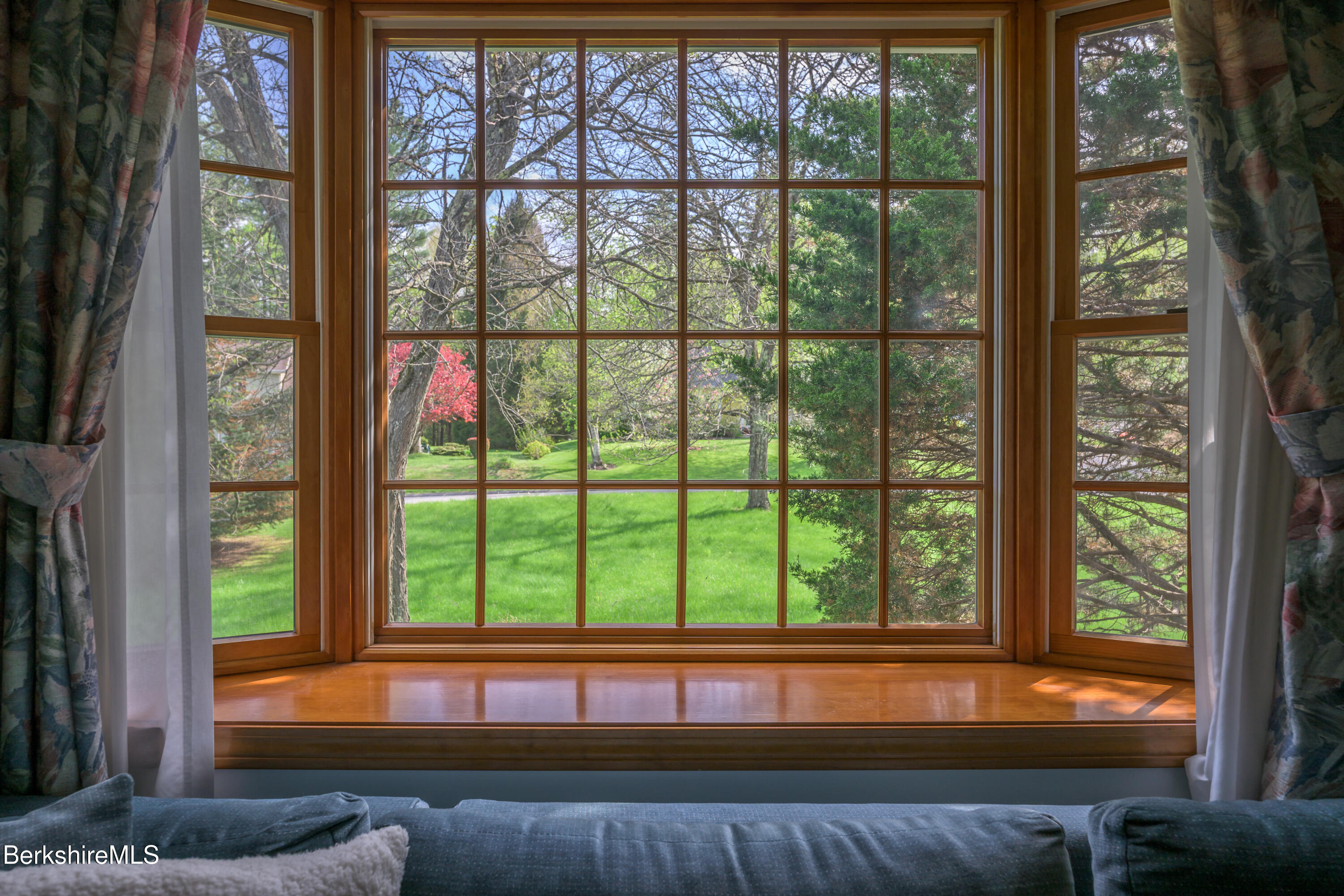 90 Mandalay Rd, Lee, Massachusetts image 8
