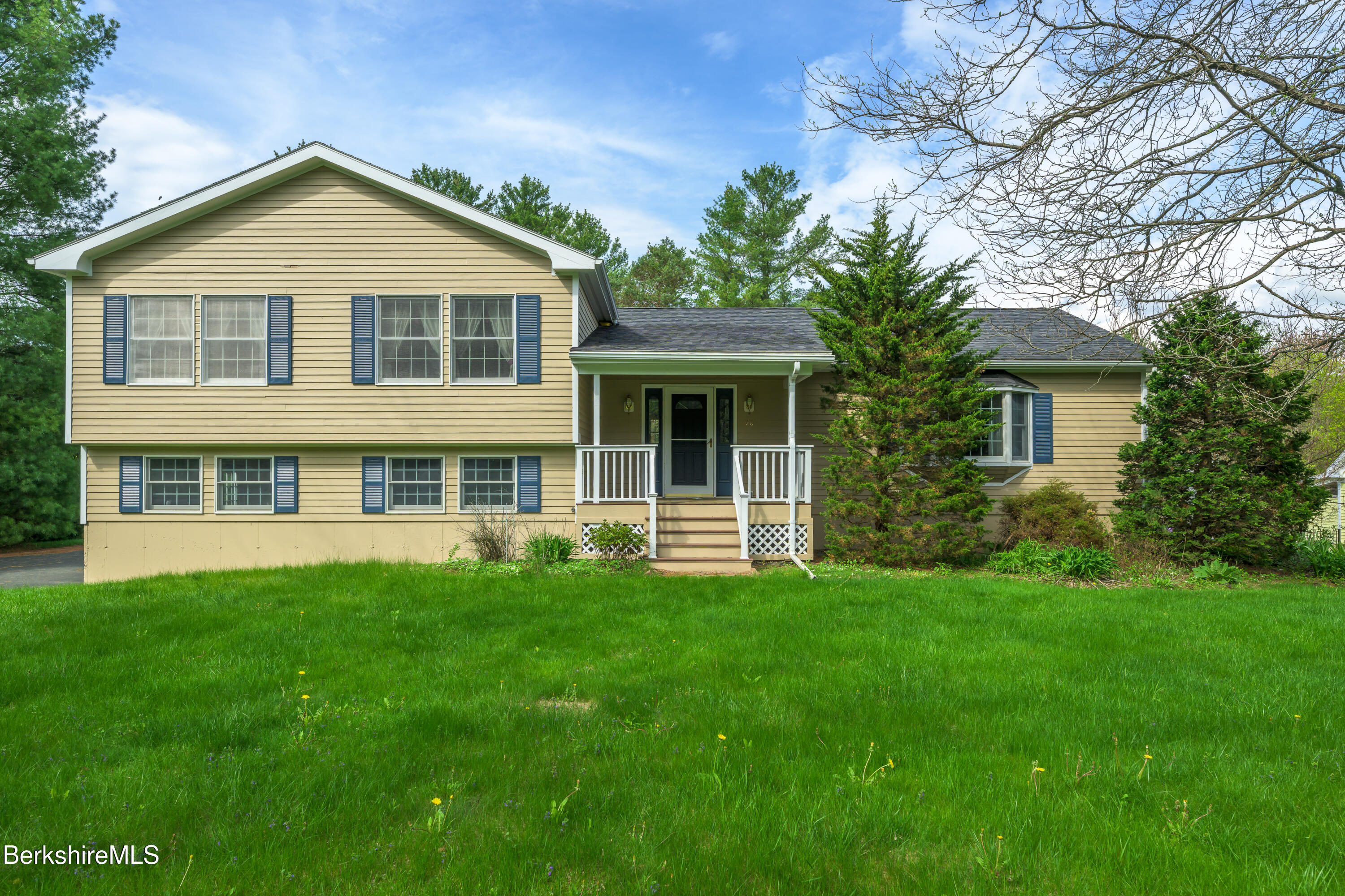 90 Mandalay Rd, Lee, Massachusetts image 1