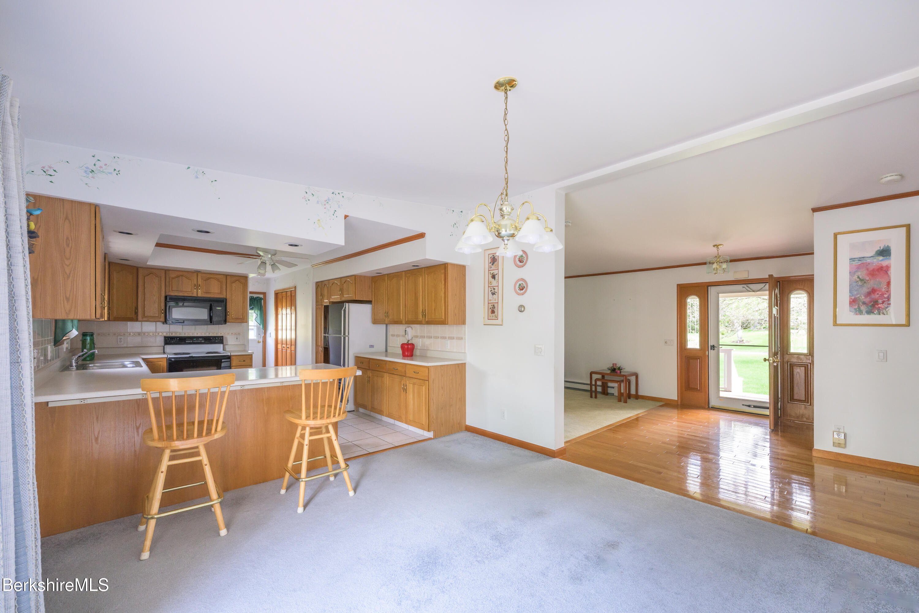 90 Mandalay Rd, Lee, Massachusetts image 13