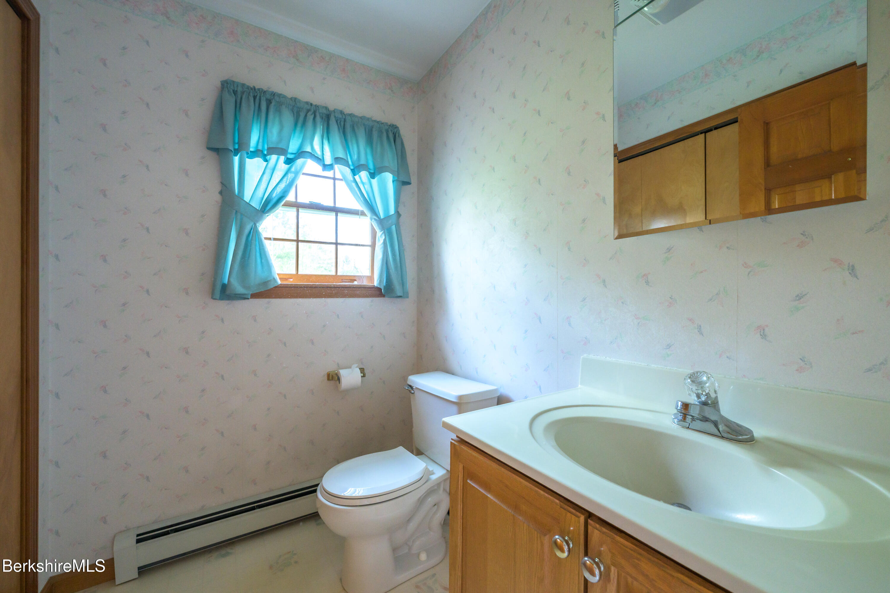 90 Mandalay Rd, Lee, Massachusetts image 23