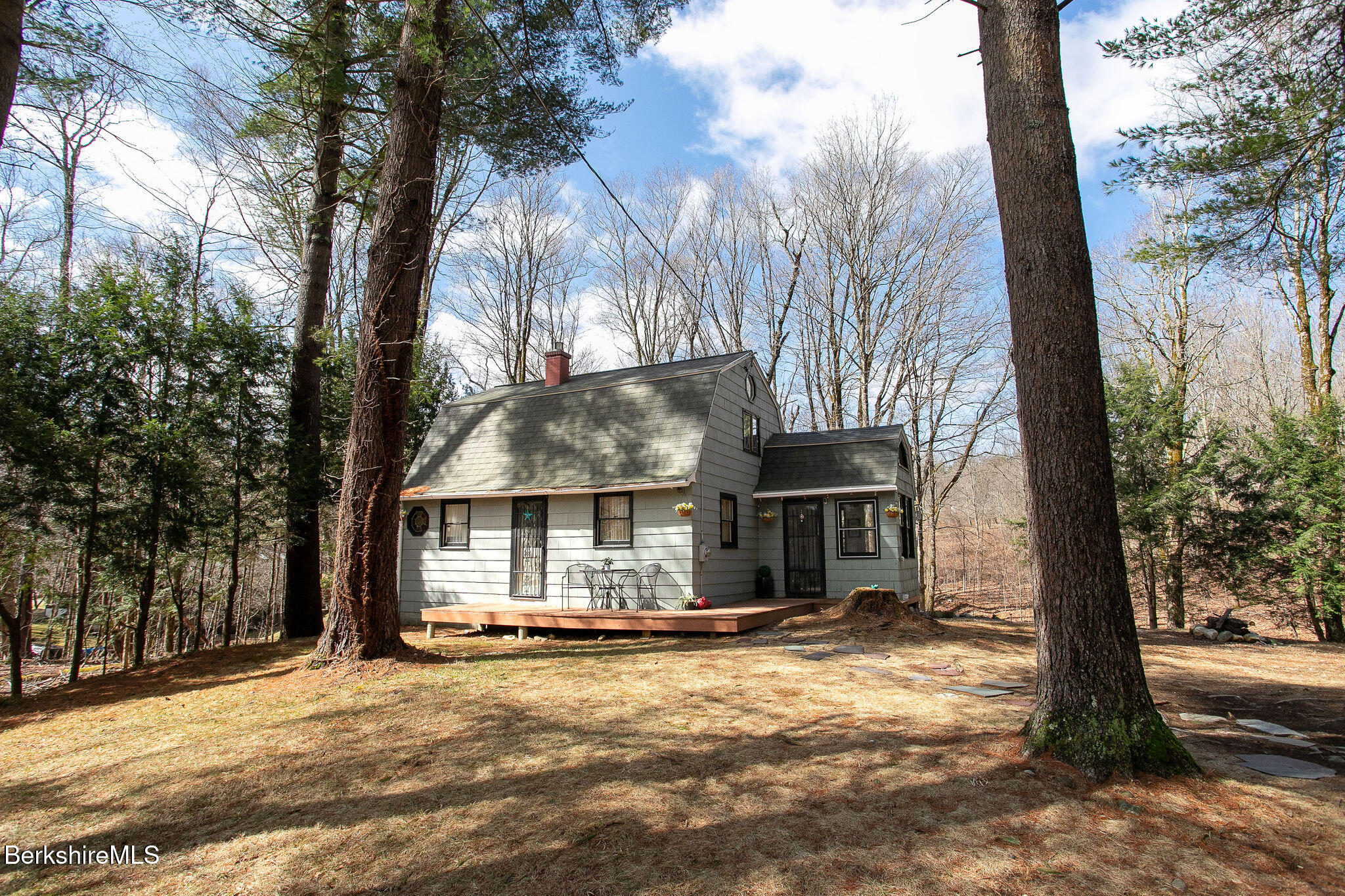 132 Dawn Dr, Becket, Massachusetts image 3