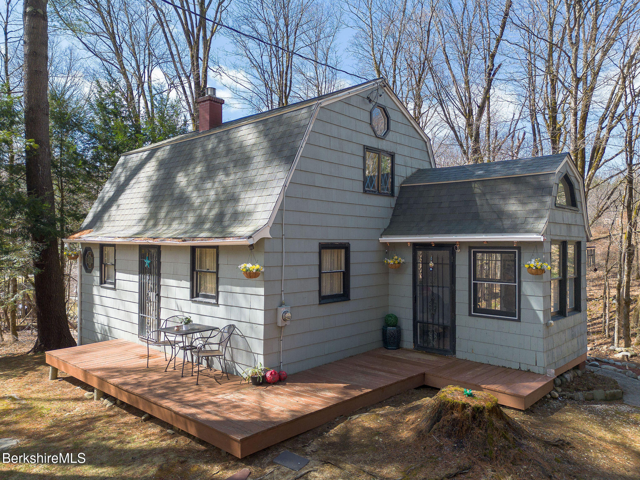 132 Dawn Dr, Becket, Massachusetts image 1