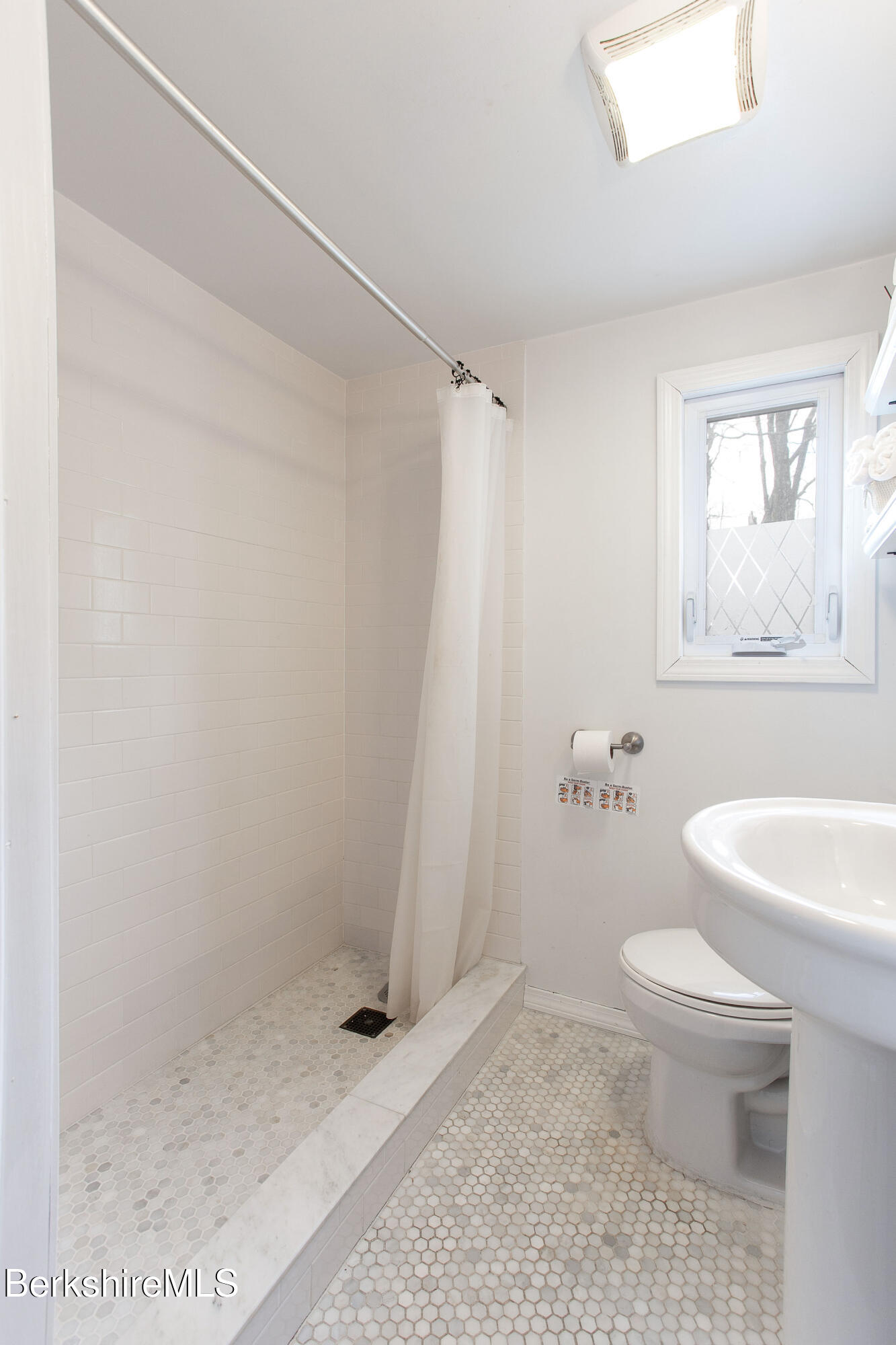 132 Dawn Dr, Becket, Massachusetts image 19