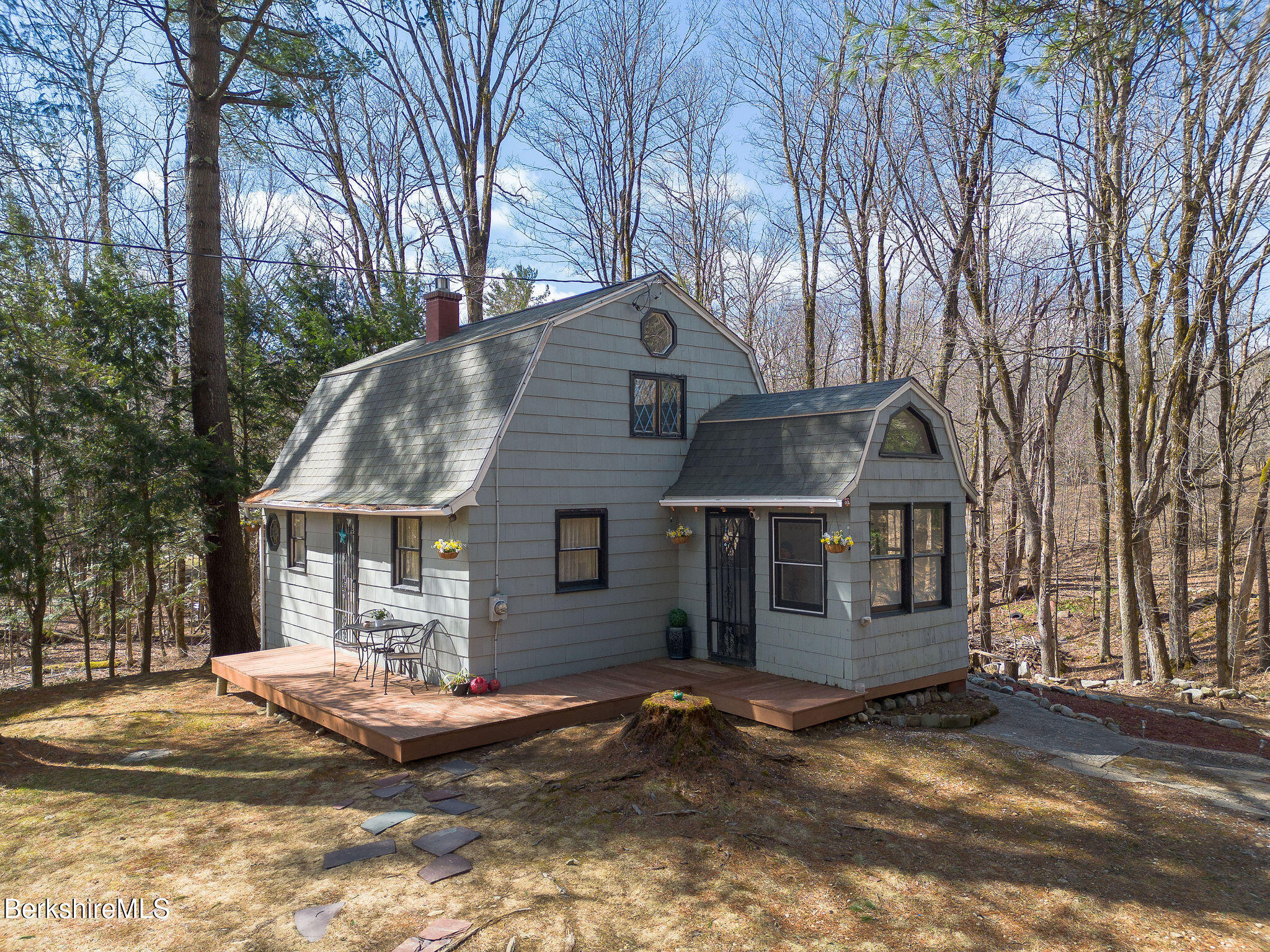 132 Dawn Dr, Becket, Massachusetts image 2