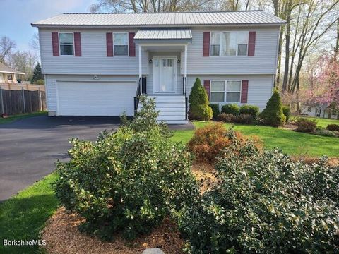 Homes For Sale - 8 Iroquois St<br/> Lanesborough, MA 01237
