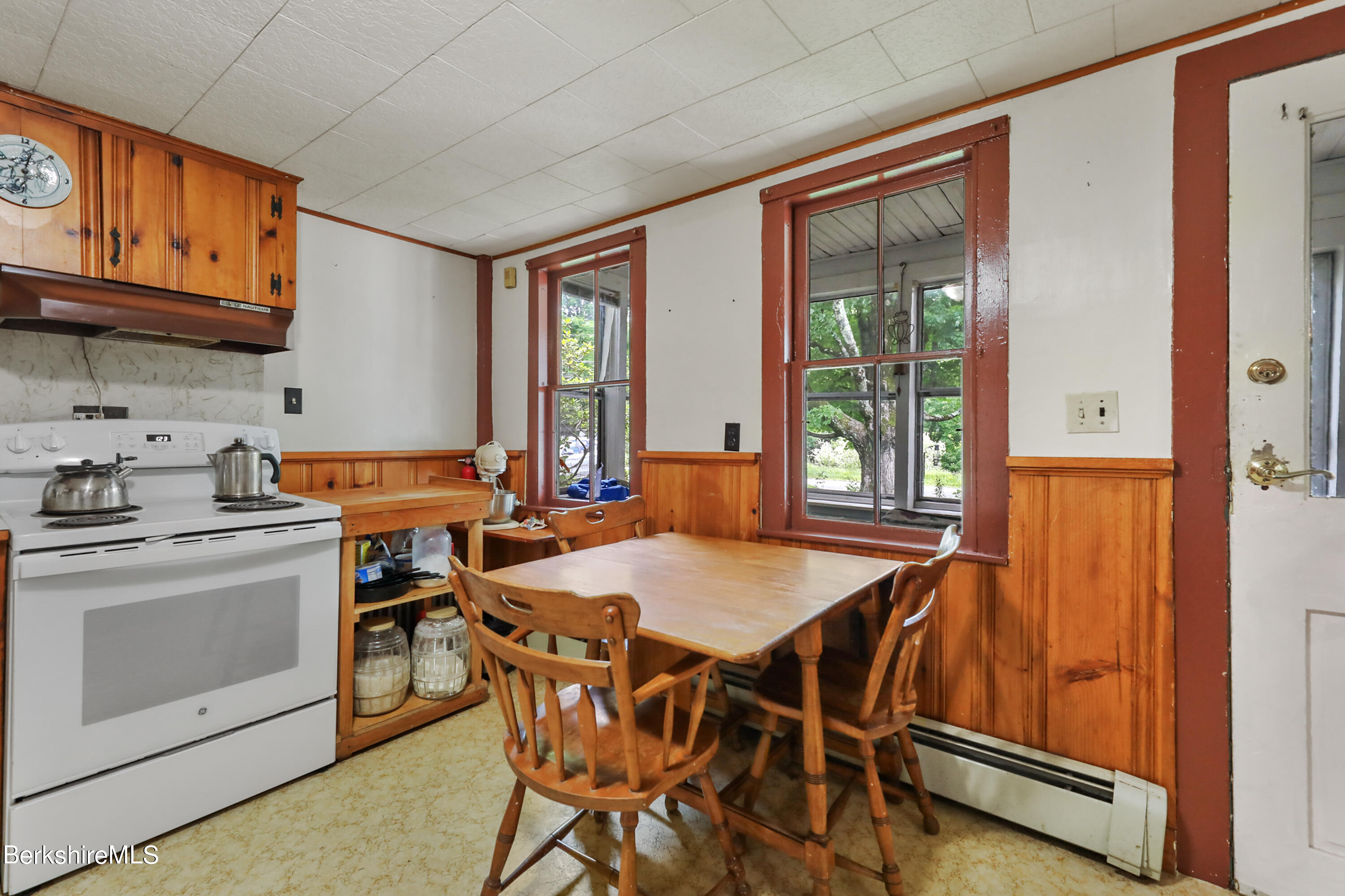 414 N Plain Rd, Great Barrington, Massachusetts image 11