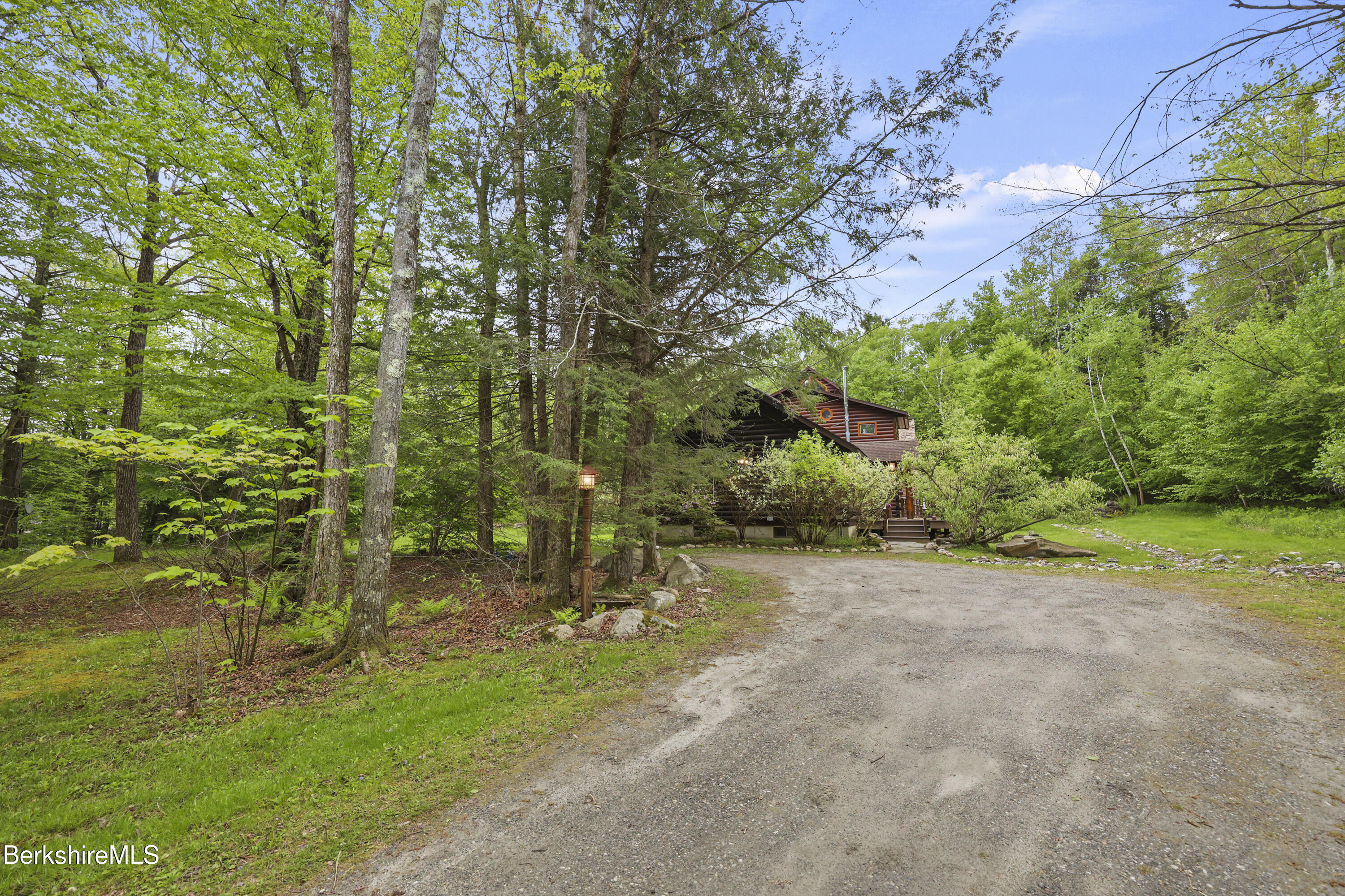 236 Surriner Rd, Becket, Massachusetts image 5