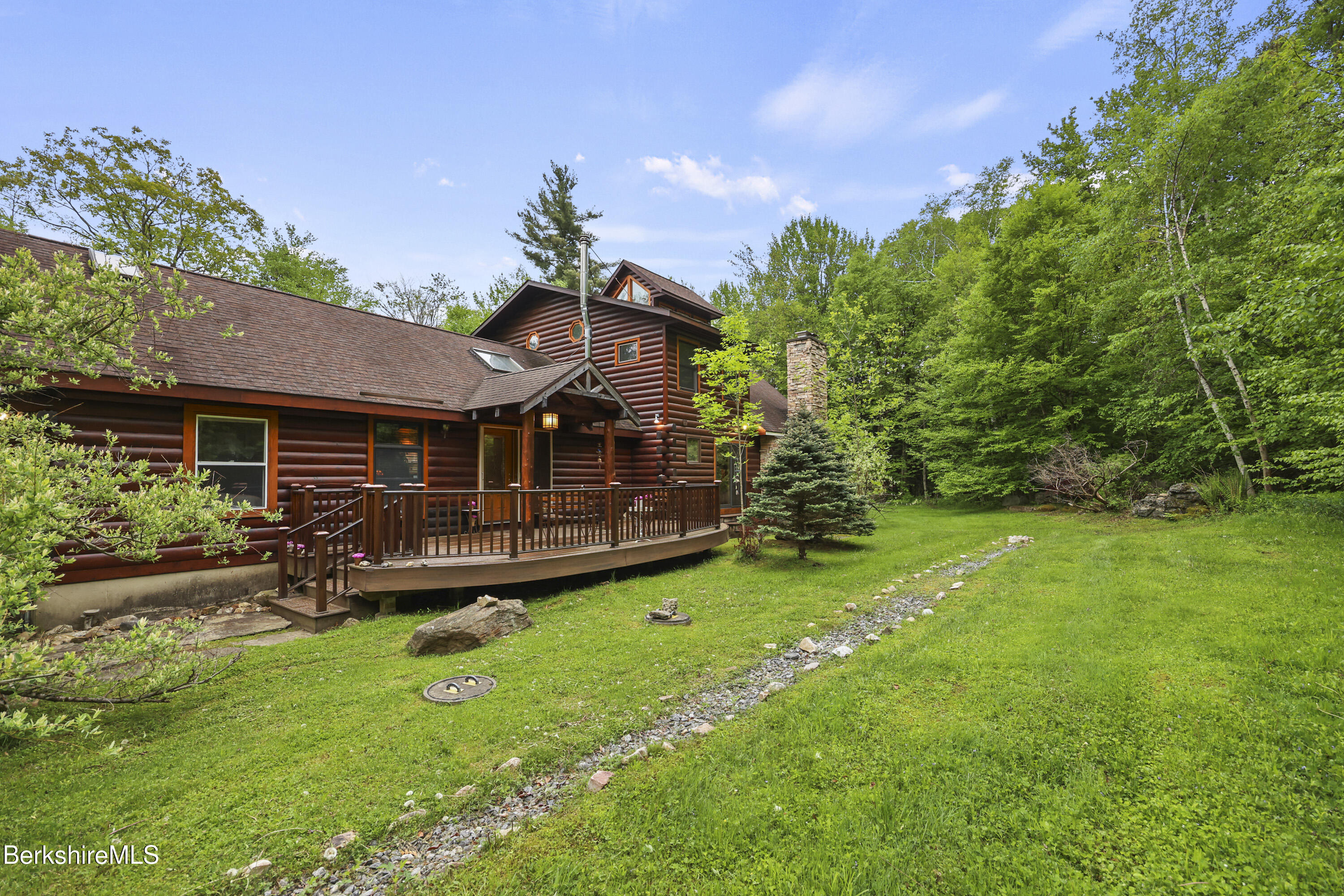 236 Surriner Rd, Becket, Massachusetts image 4