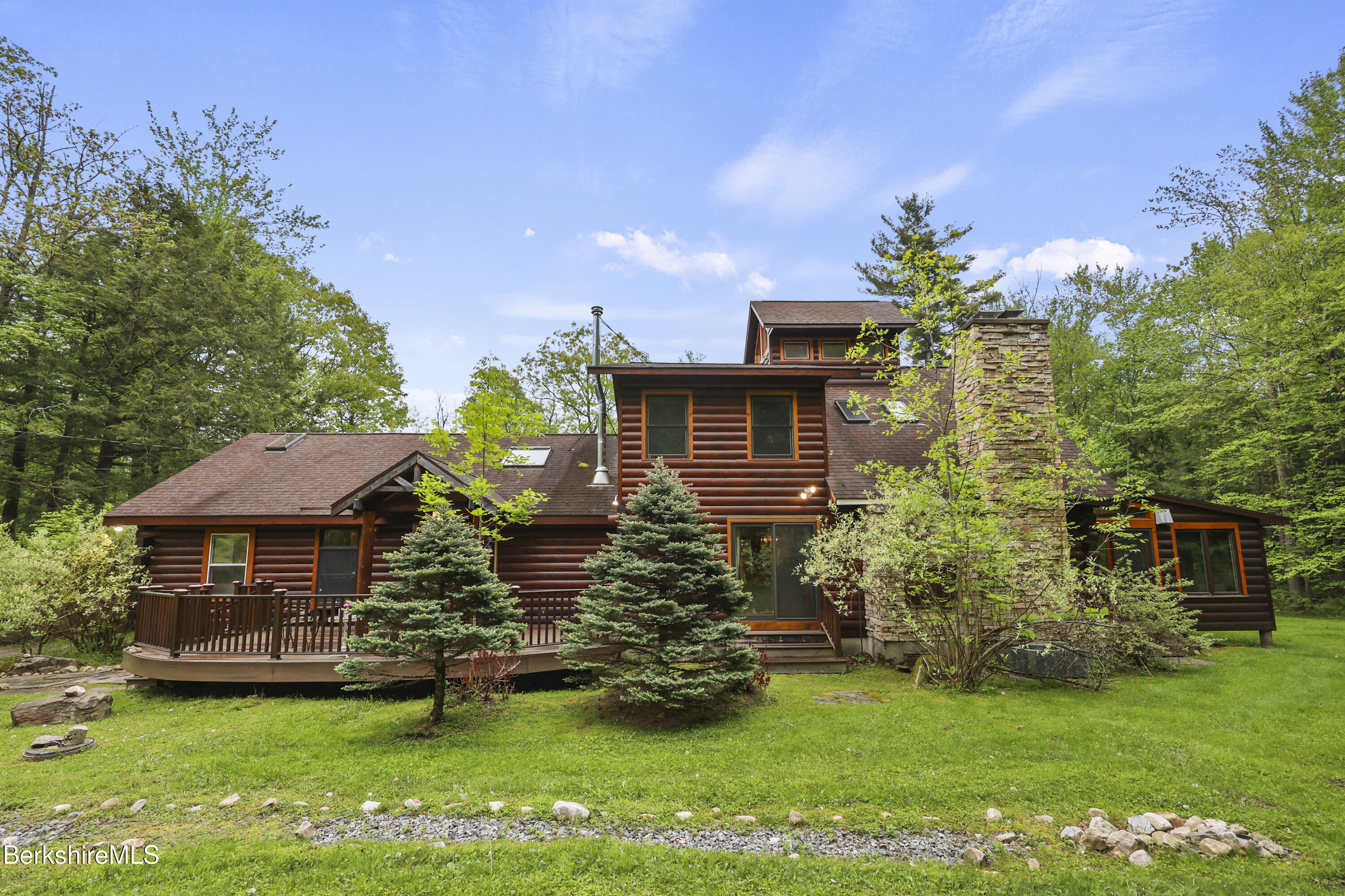 236 Surriner Rd, Becket, Massachusetts image 2