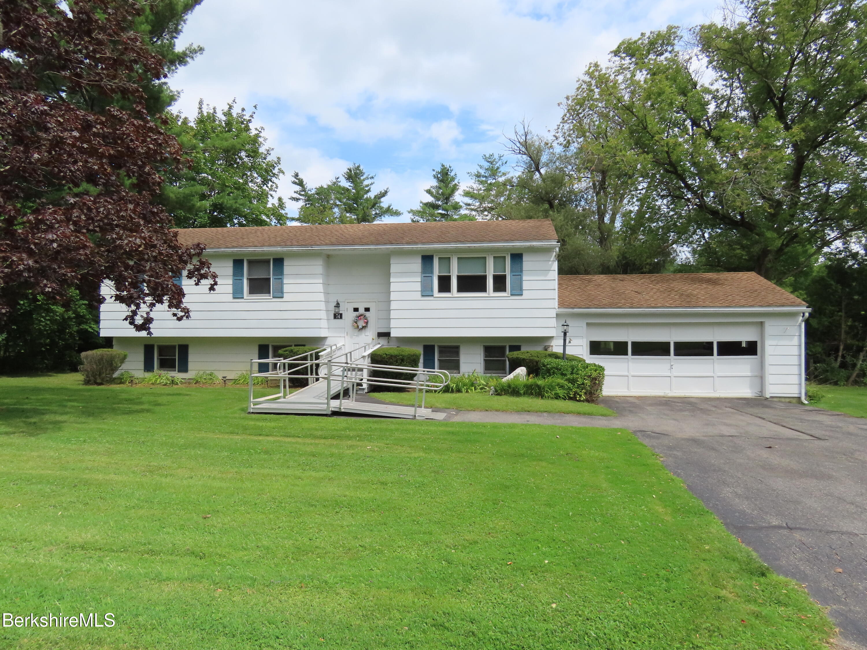 74 Cobble View Rd, Williamstown, Massachusetts image 1