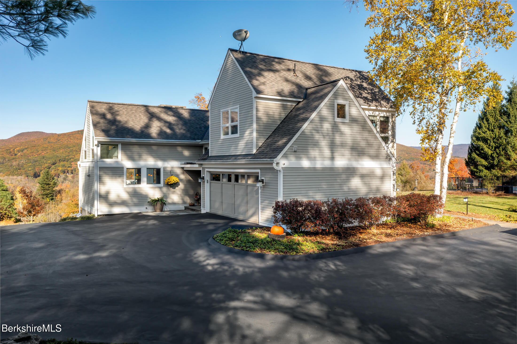 70 Stoney Ledge Rd, Williamstown, Massachusetts image 2