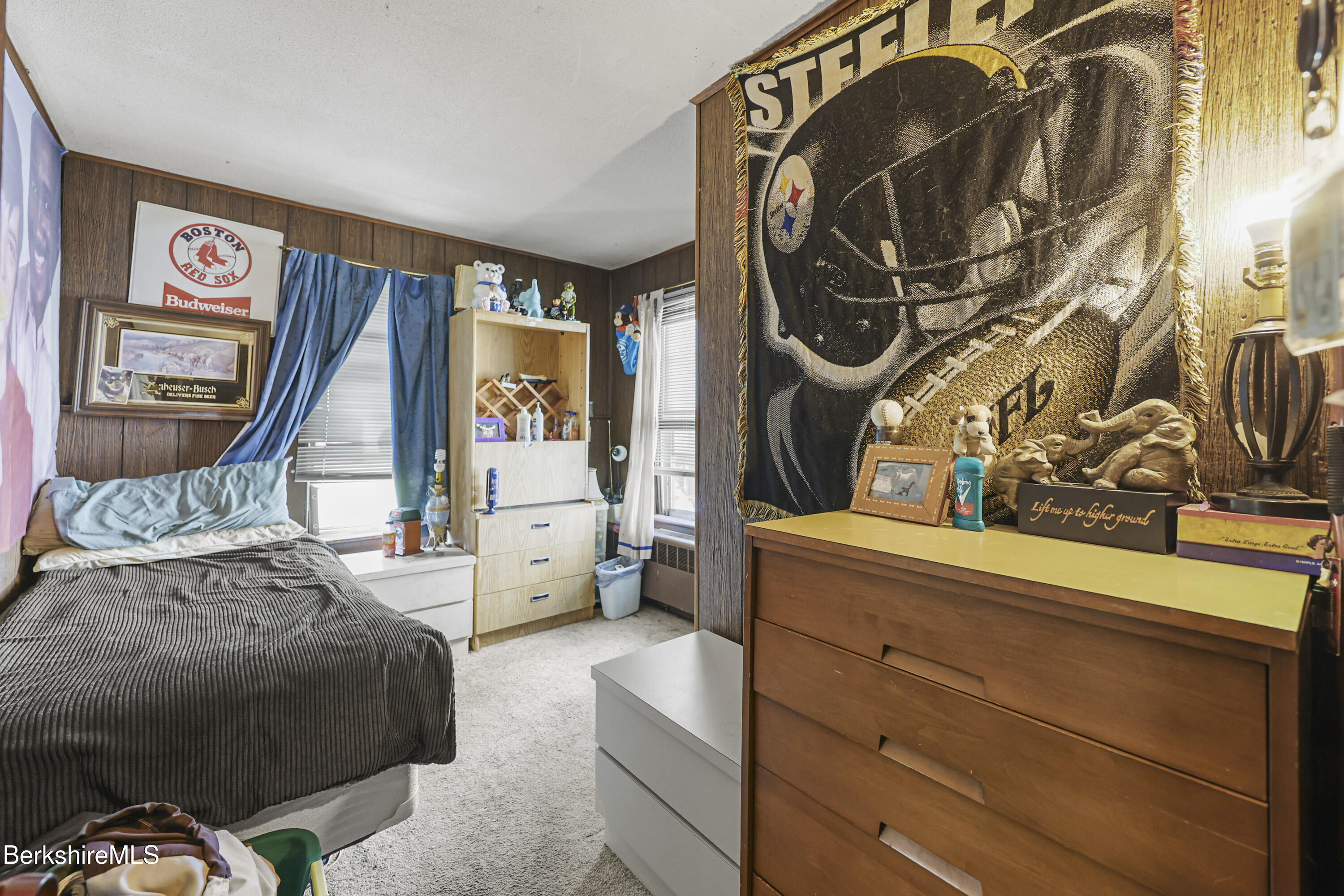 Great Barrington, Massachusetts 01230, United States, 4 Bedrooms Bedrooms, ,1 BathroomBathrooms,Residential,Pending,194829