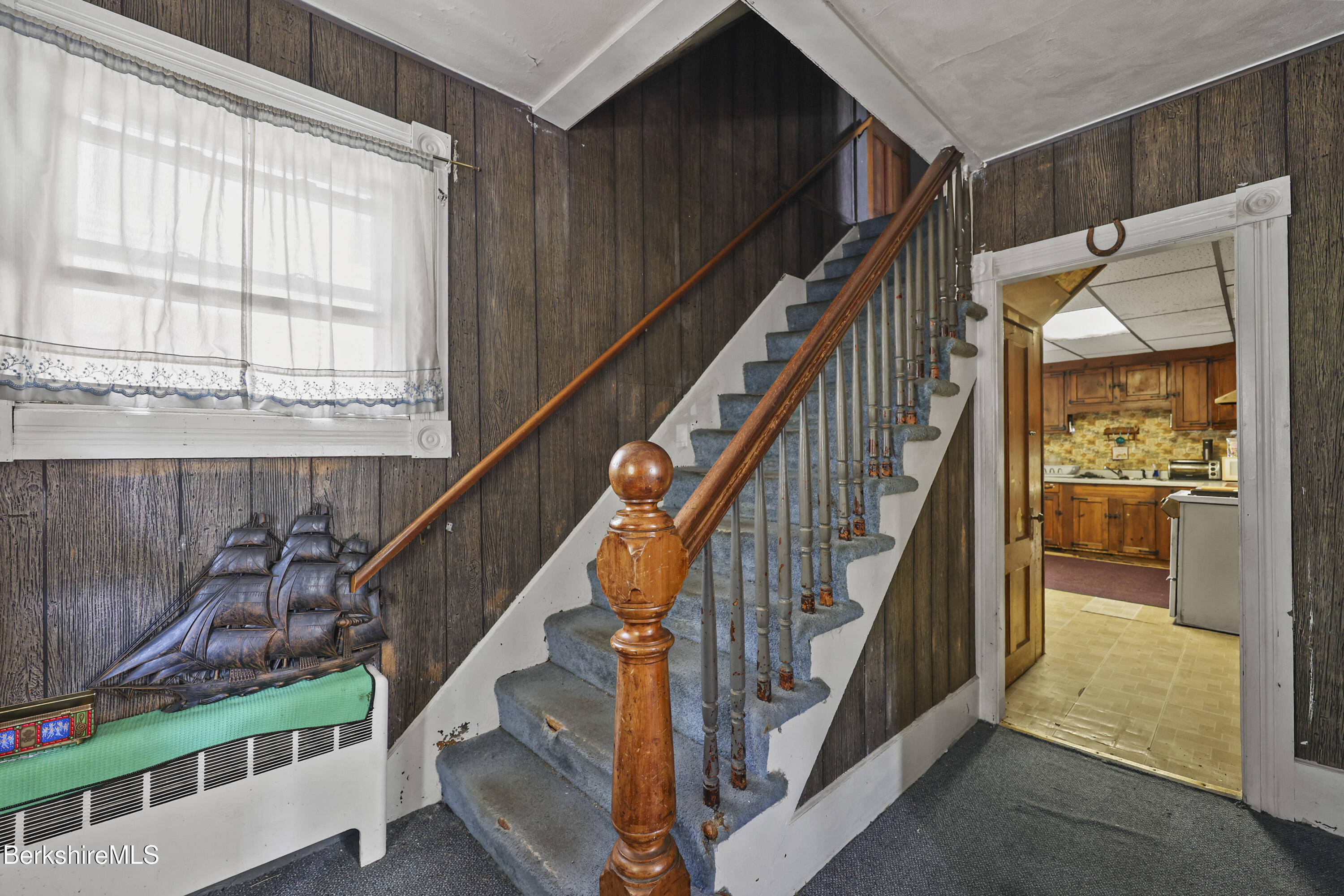 Great Barrington, Massachusetts 01230, United States, 4 Bedrooms Bedrooms, ,1 BathroomBathrooms,Residential,Pending,194829