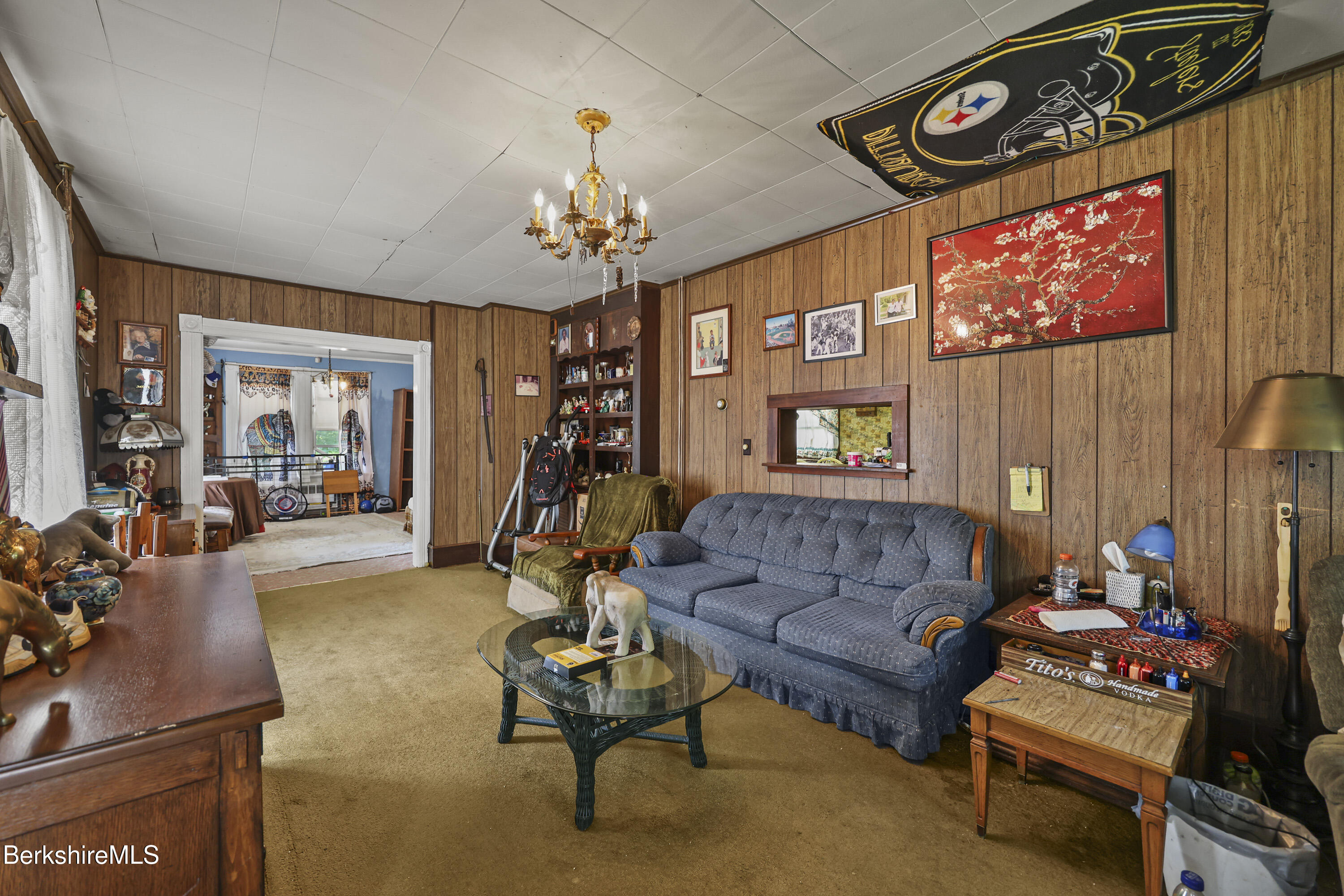 Great Barrington, Massachusetts 01230, United States, 4 Bedrooms Bedrooms, ,1 BathroomBathrooms,Residential,Pending,194829