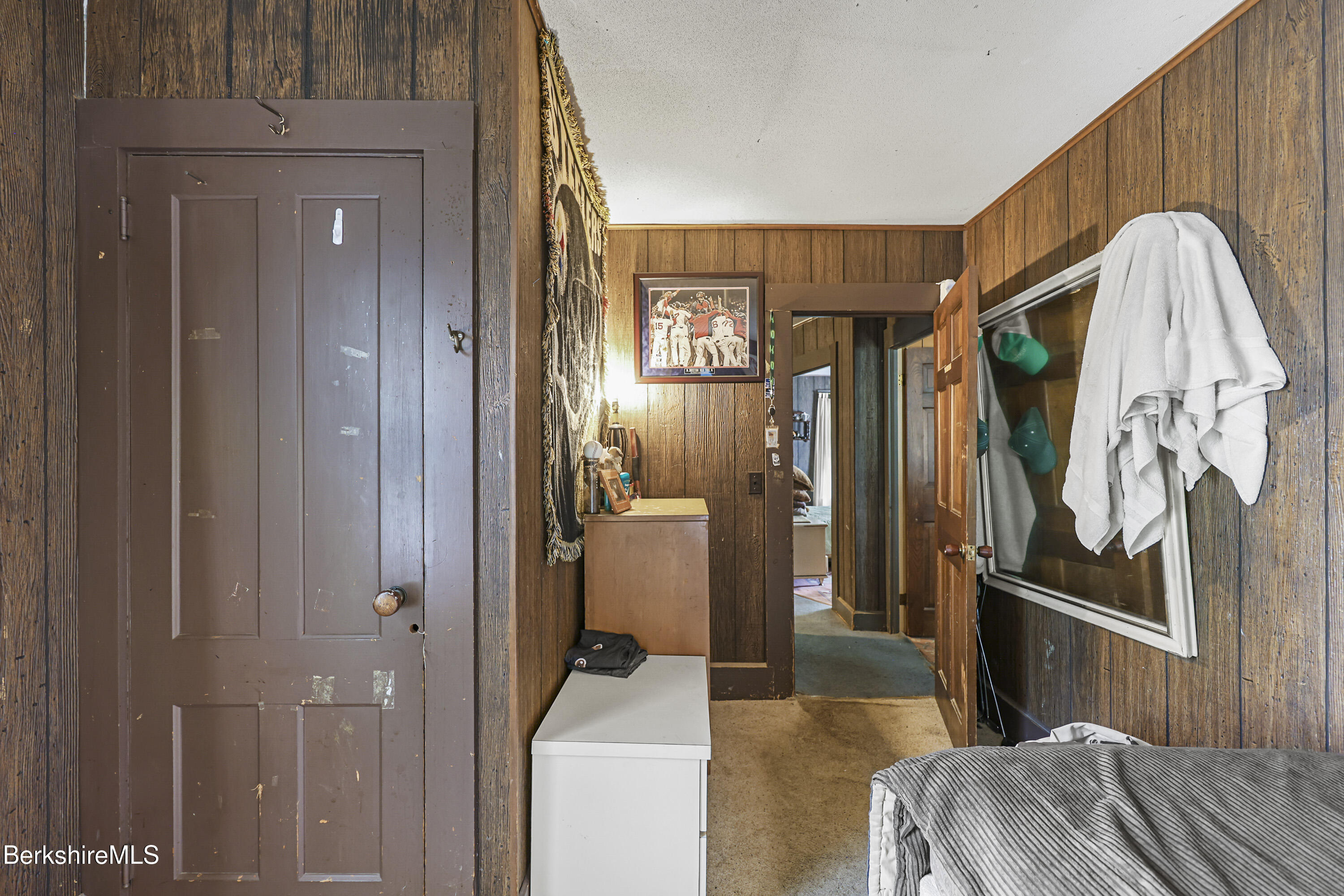 Great Barrington, Massachusetts 01230, United States, 4 Bedrooms Bedrooms, ,1 BathroomBathrooms,Residential,Pending,194829