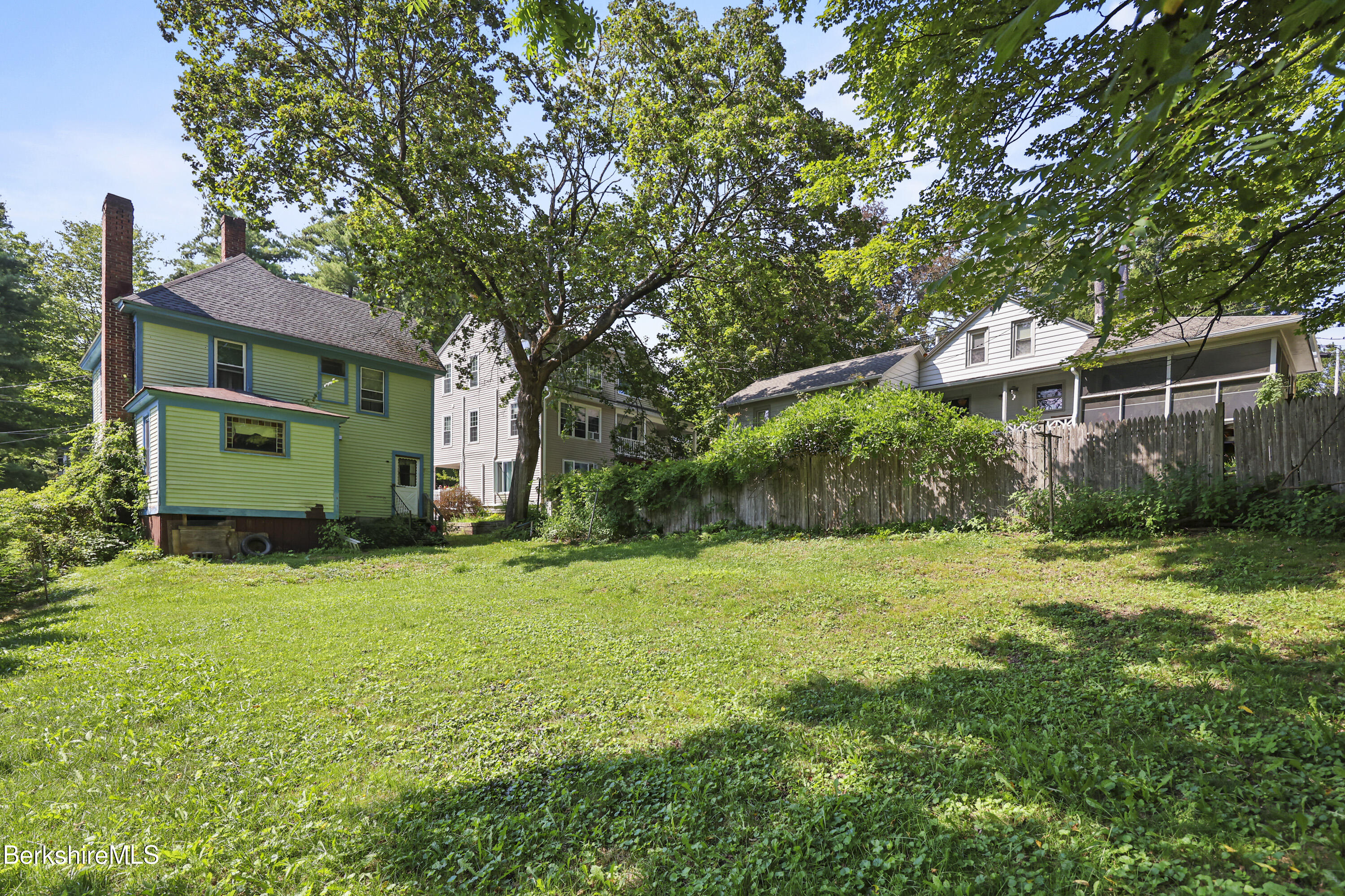 Great Barrington, Massachusetts 01230, United States, 4 Bedrooms Bedrooms, ,1 BathroomBathrooms,Residential,Pending,194829