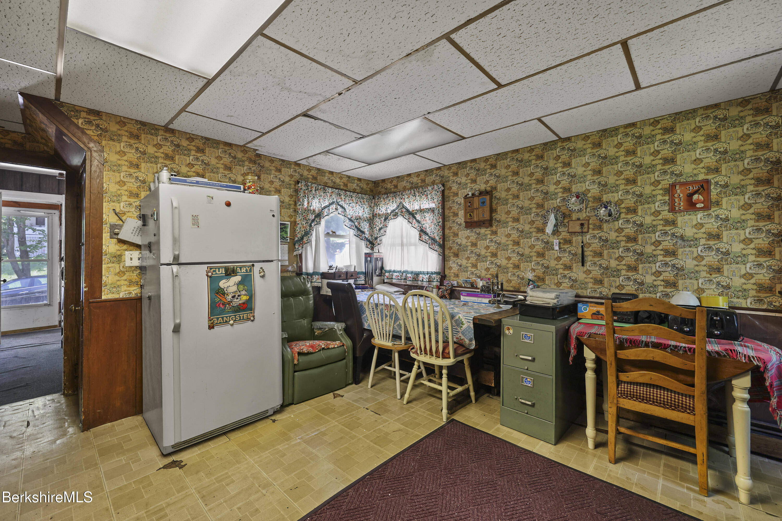 Great Barrington, Massachusetts 01230, United States, 4 Bedrooms Bedrooms, ,1 BathroomBathrooms,Residential,Pending,194829