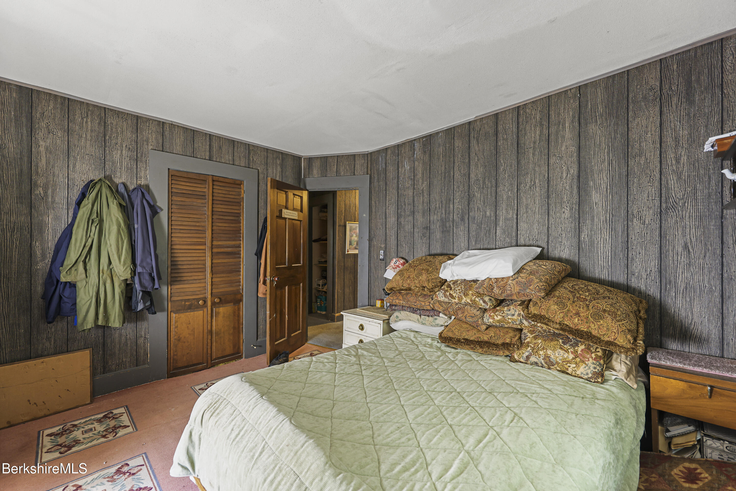 Great Barrington, Massachusetts 01230, United States, 4 Bedrooms Bedrooms, ,1 BathroomBathrooms,Residential,Pending,194829