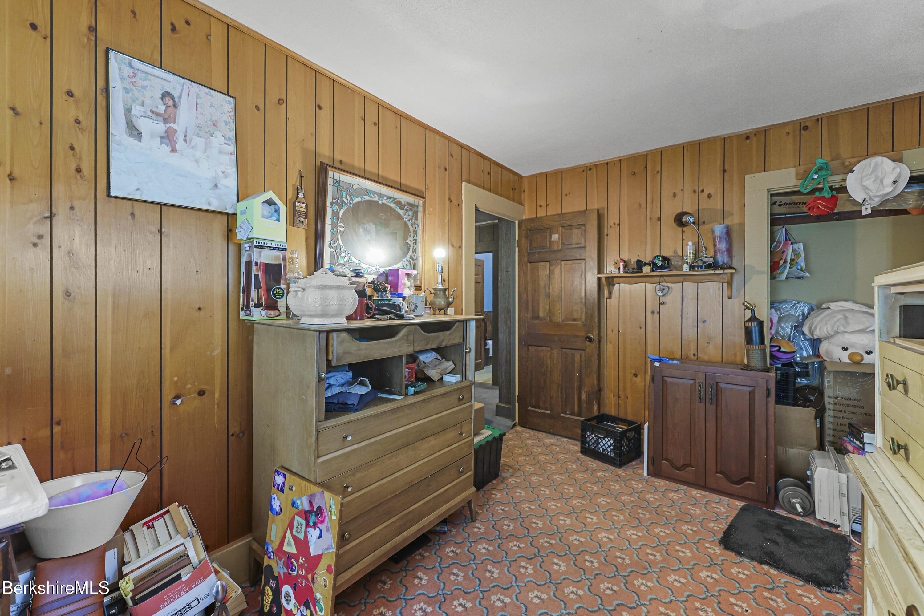 Great Barrington, Massachusetts 01230, United States, 4 Bedrooms Bedrooms, ,1 BathroomBathrooms,Residential,Pending,194829