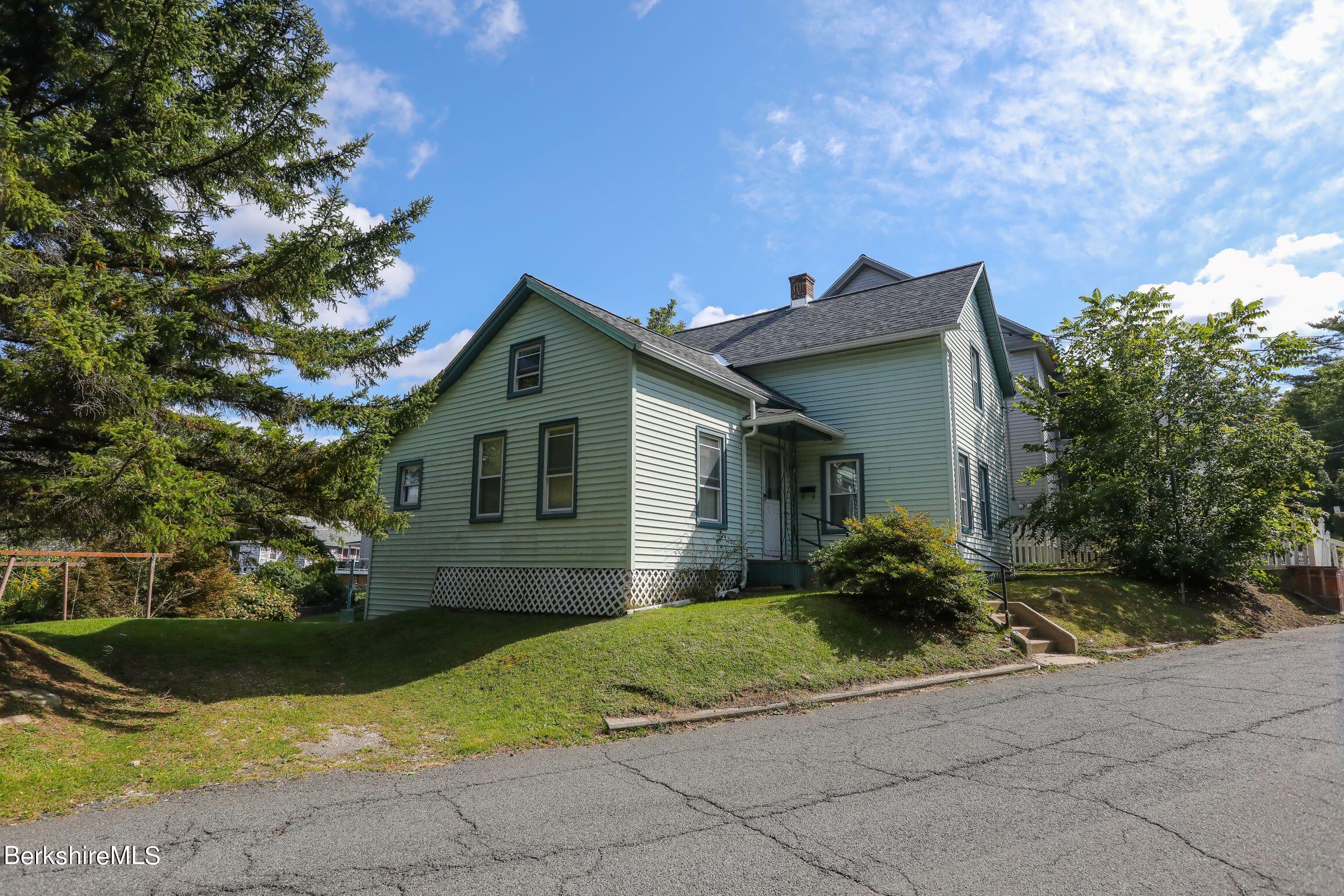 28 Meadow St, Adams, Massachusetts image 2