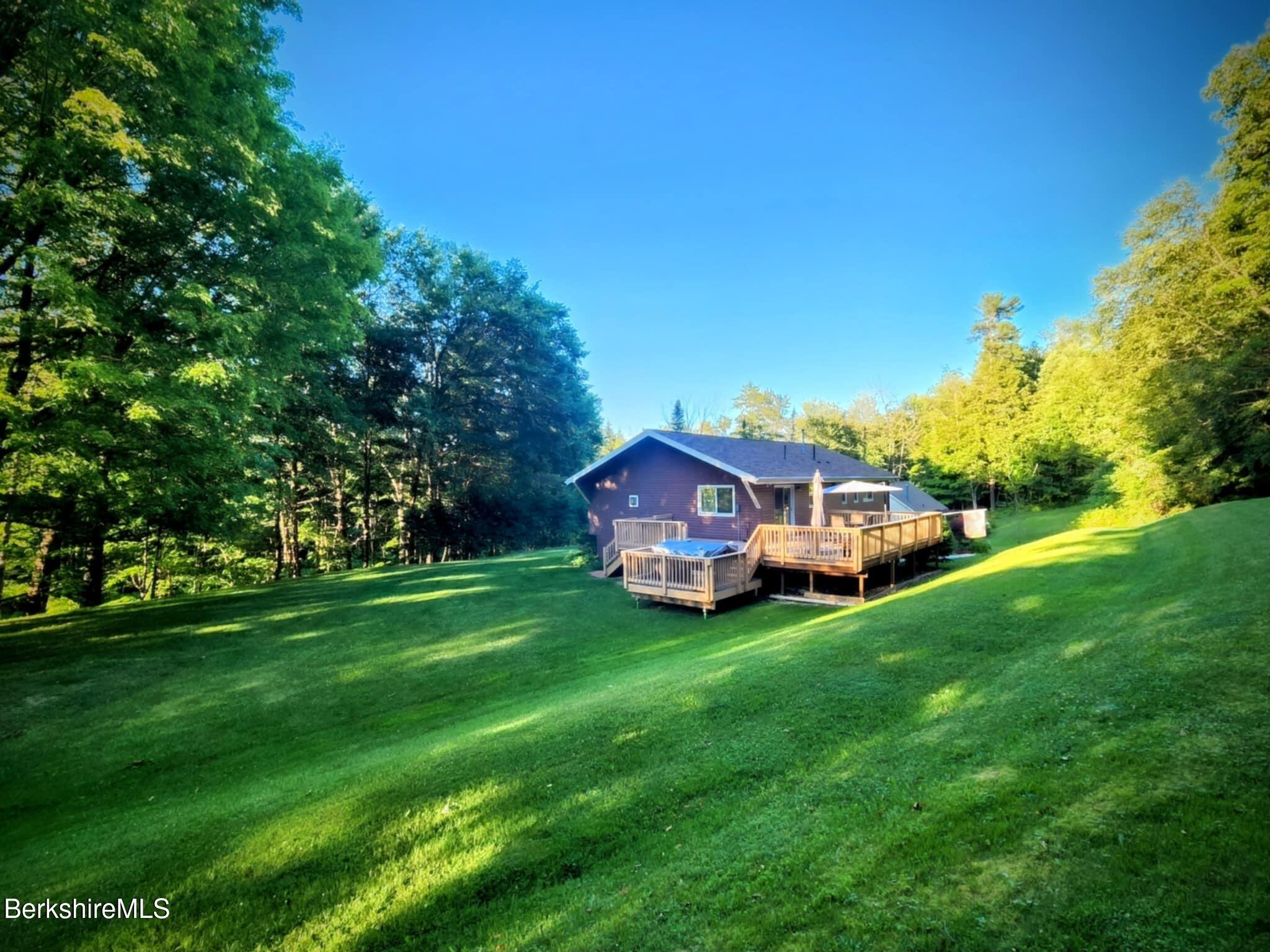 Pittsfield, Massachusetts 01201, United States, 3 Bedrooms Bedrooms, ,3 BathroomsBathrooms,Residential,Active,142530