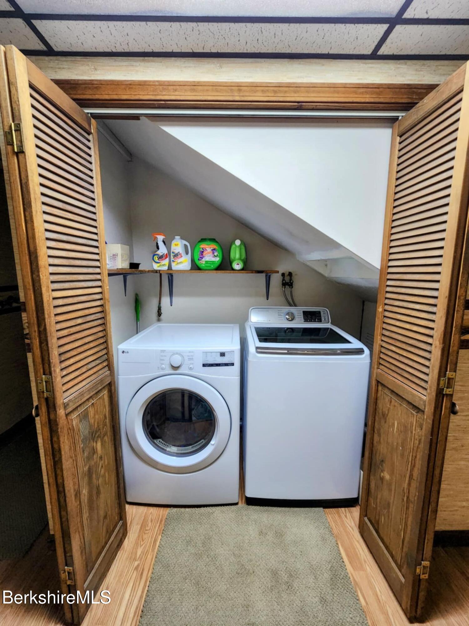 Pittsfield, Massachusetts 01201, United States, 3 Bedrooms Bedrooms, ,3 BathroomsBathrooms,Residential,Active,142530