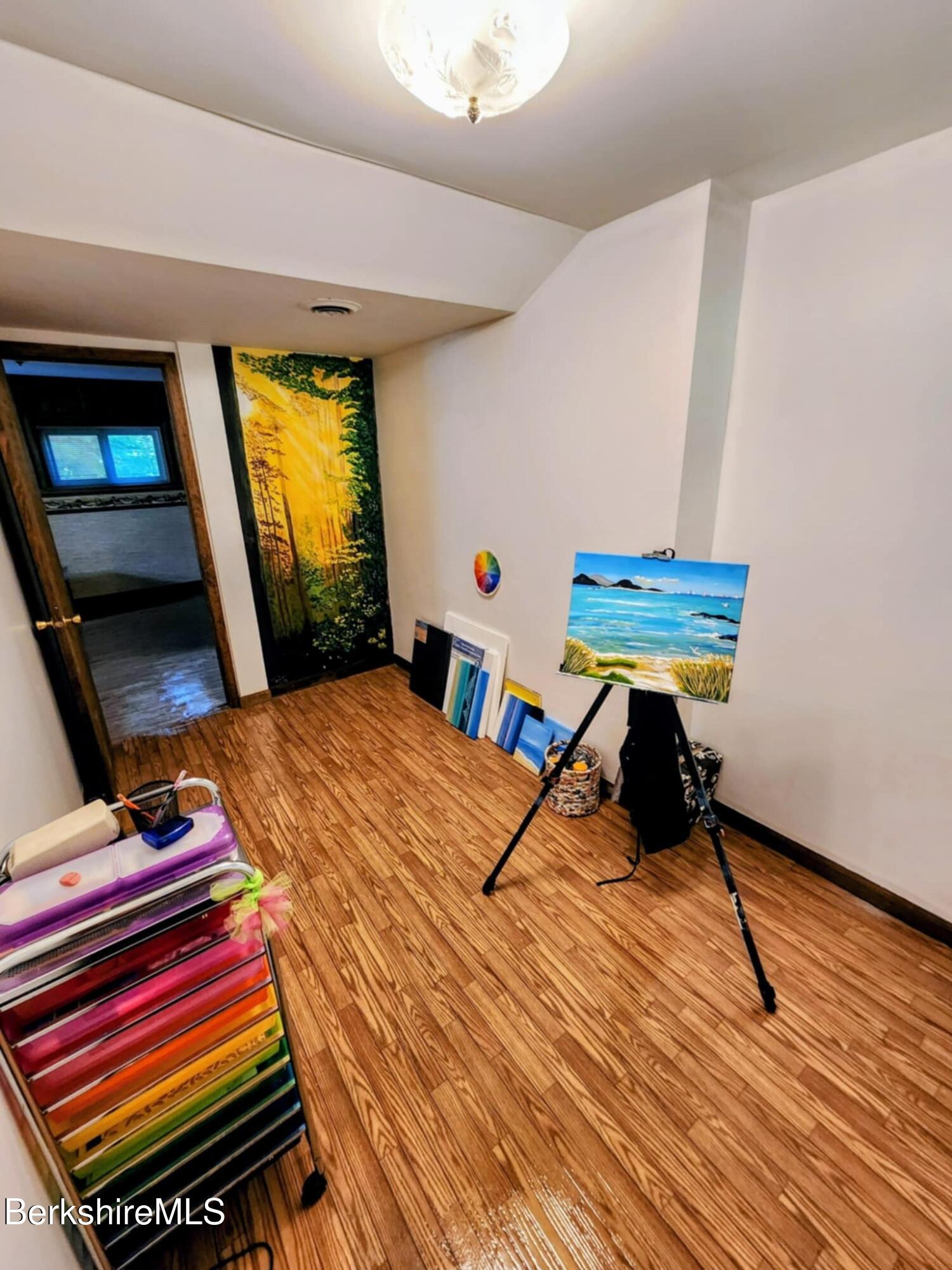 Pittsfield, Massachusetts 01201, United States, 3 Bedrooms Bedrooms, ,3 BathroomsBathrooms,Residential,Active,142530