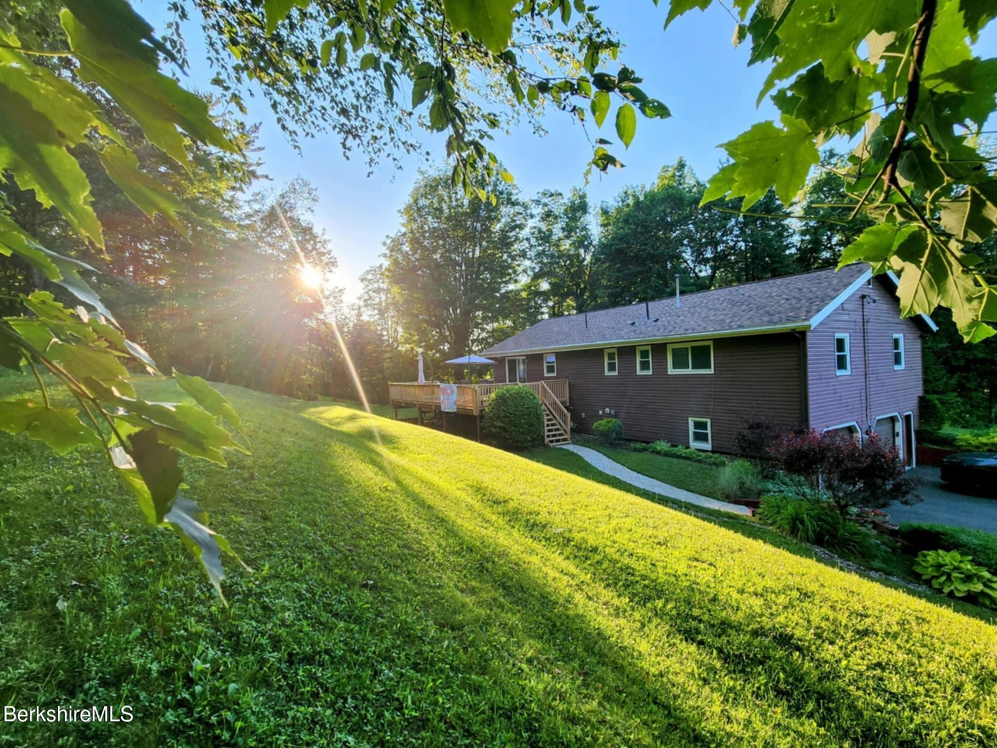 Pittsfield, Massachusetts 01201, United States, 3 Bedrooms Bedrooms, ,3 BathroomsBathrooms,Residential,Active,142530