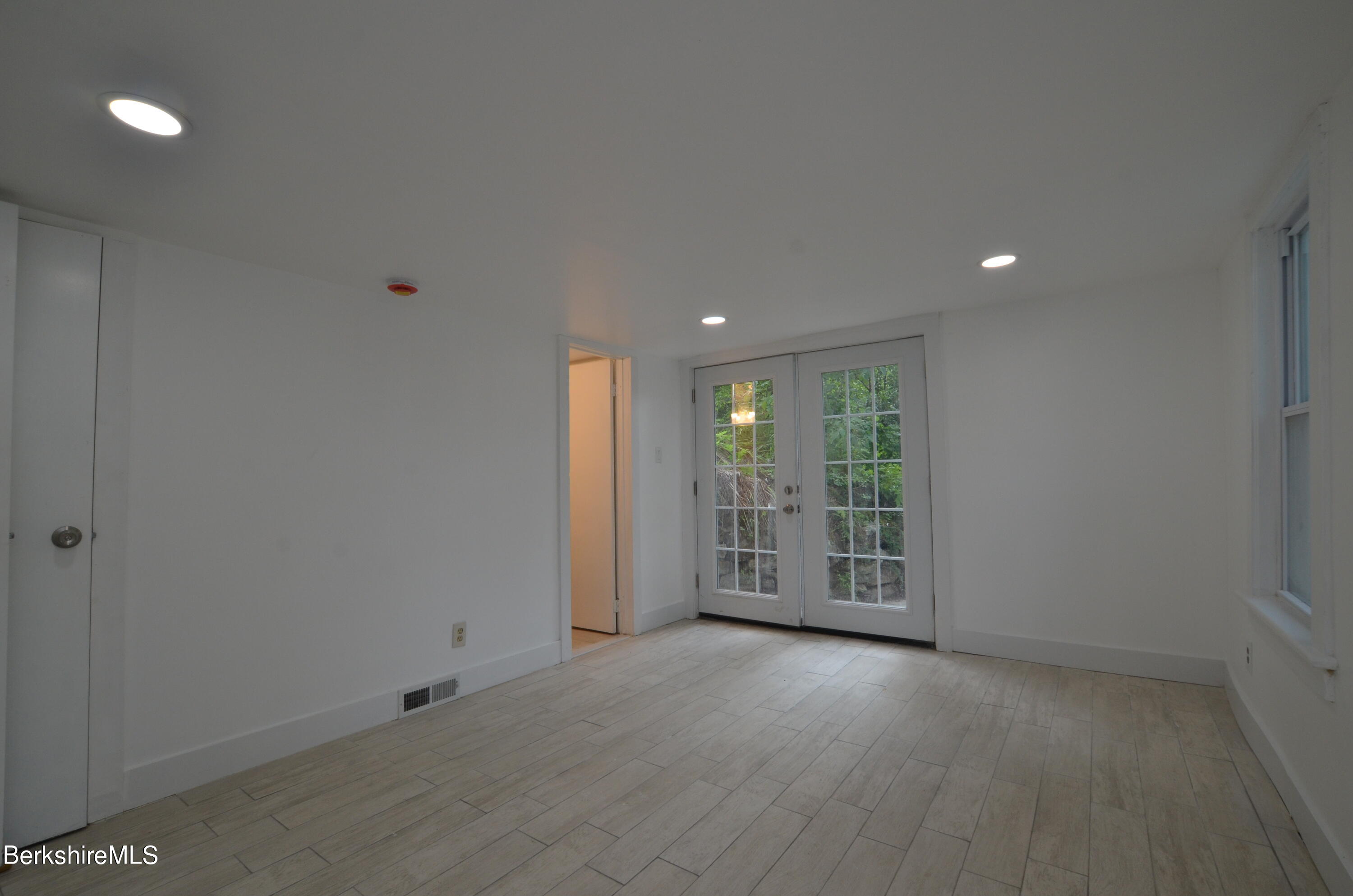 190 Willow St, Lee, Massachusetts image 18