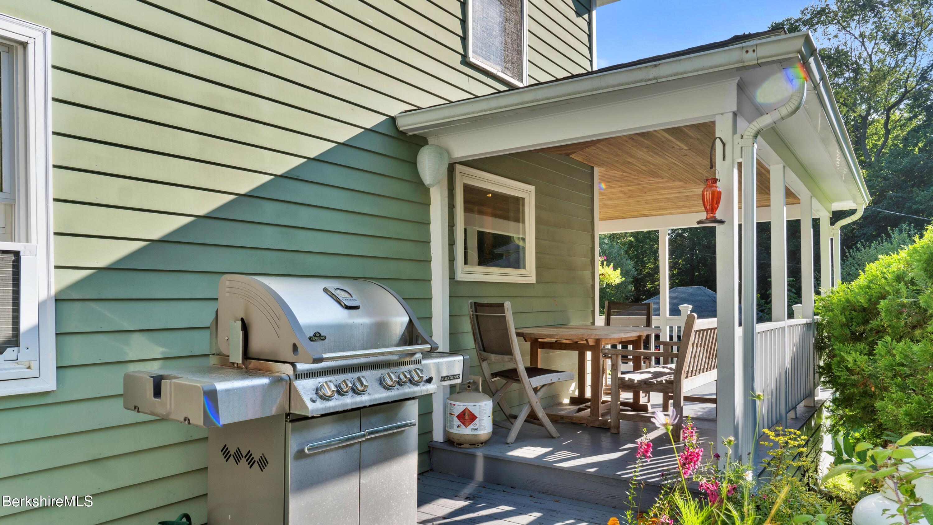 230 Prospect St, Great Barrington, Texas image 4