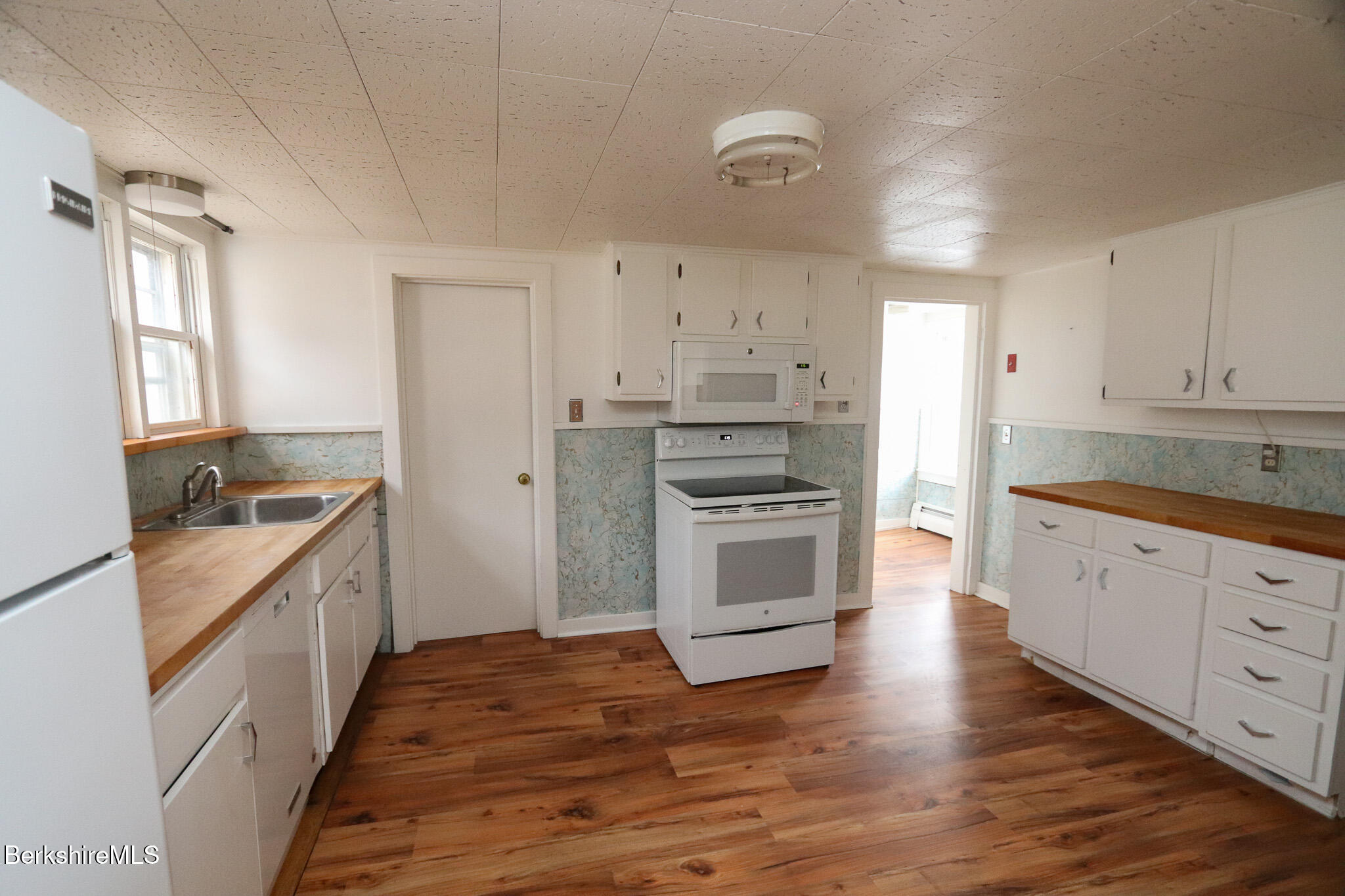 230 Grove St, Great Barrington, Massachusetts image 3