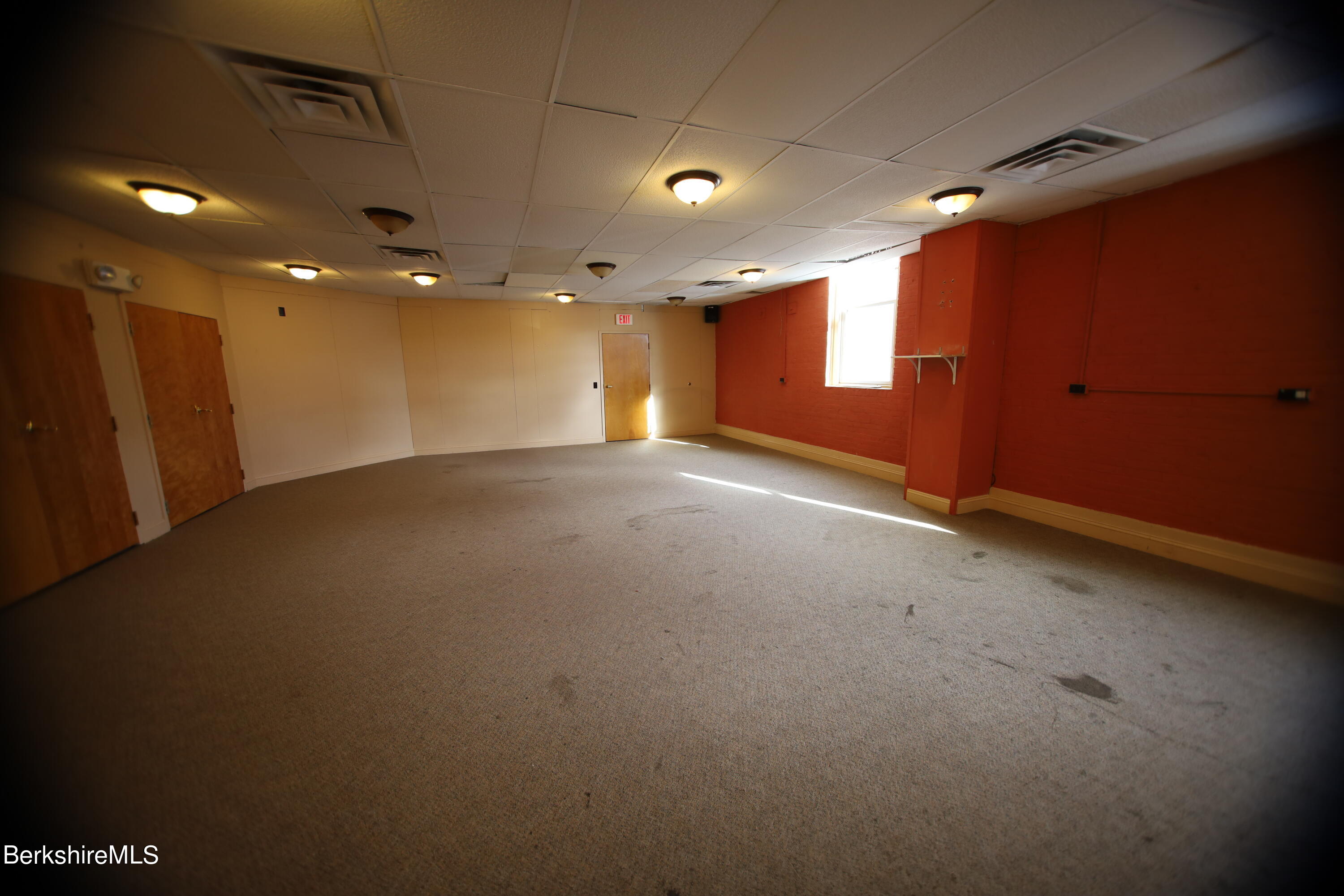 Pittsfield, Massachusetts 01201, United States, ,2 BathroomsBathrooms,Residential,Active,67117