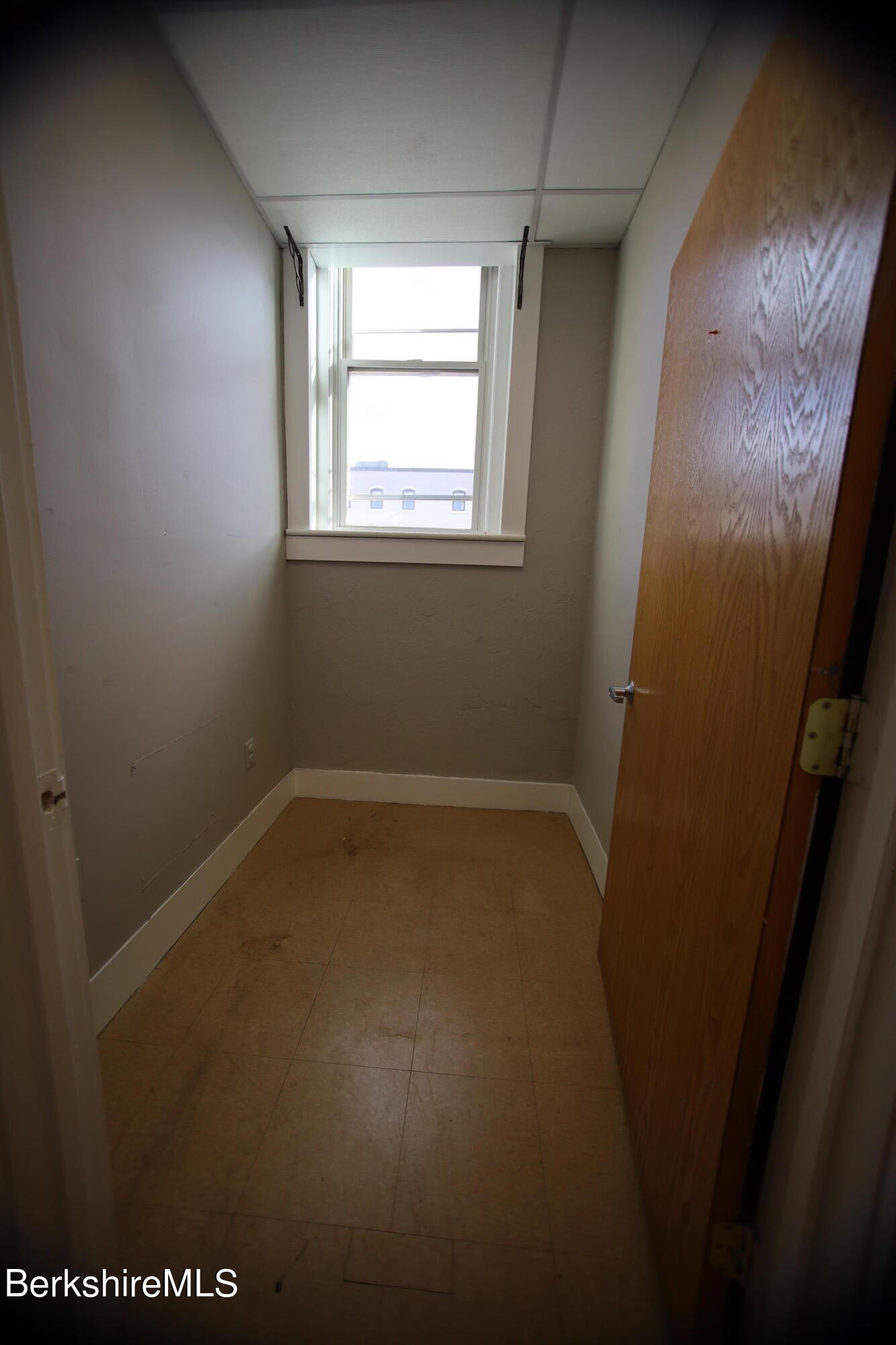 Pittsfield, Massachusetts 01201, United States, ,2 BathroomsBathrooms,Residential,Active,67117