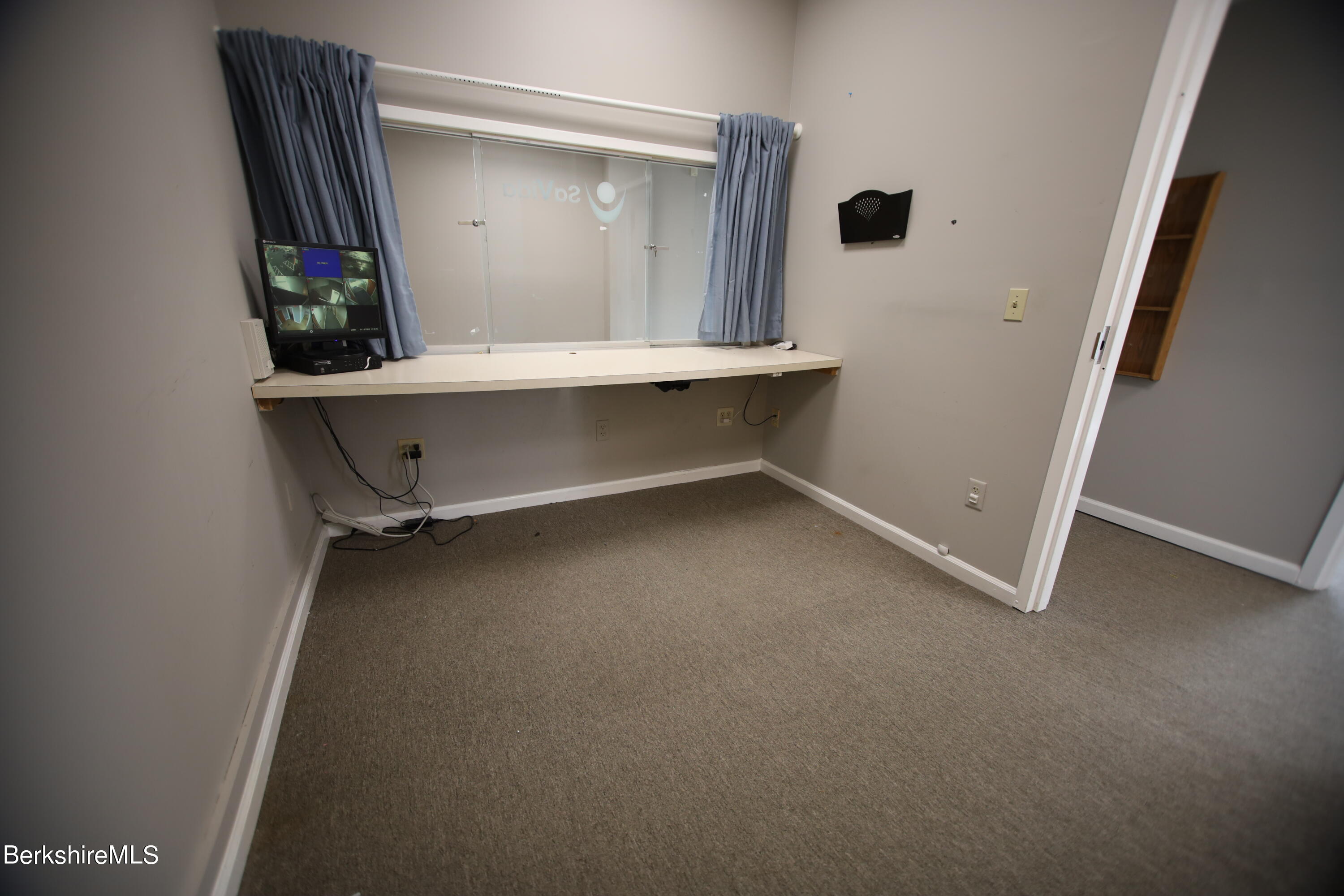 Pittsfield, Massachusetts 01201, United States, ,2 BathroomsBathrooms,Residential,Active,67117