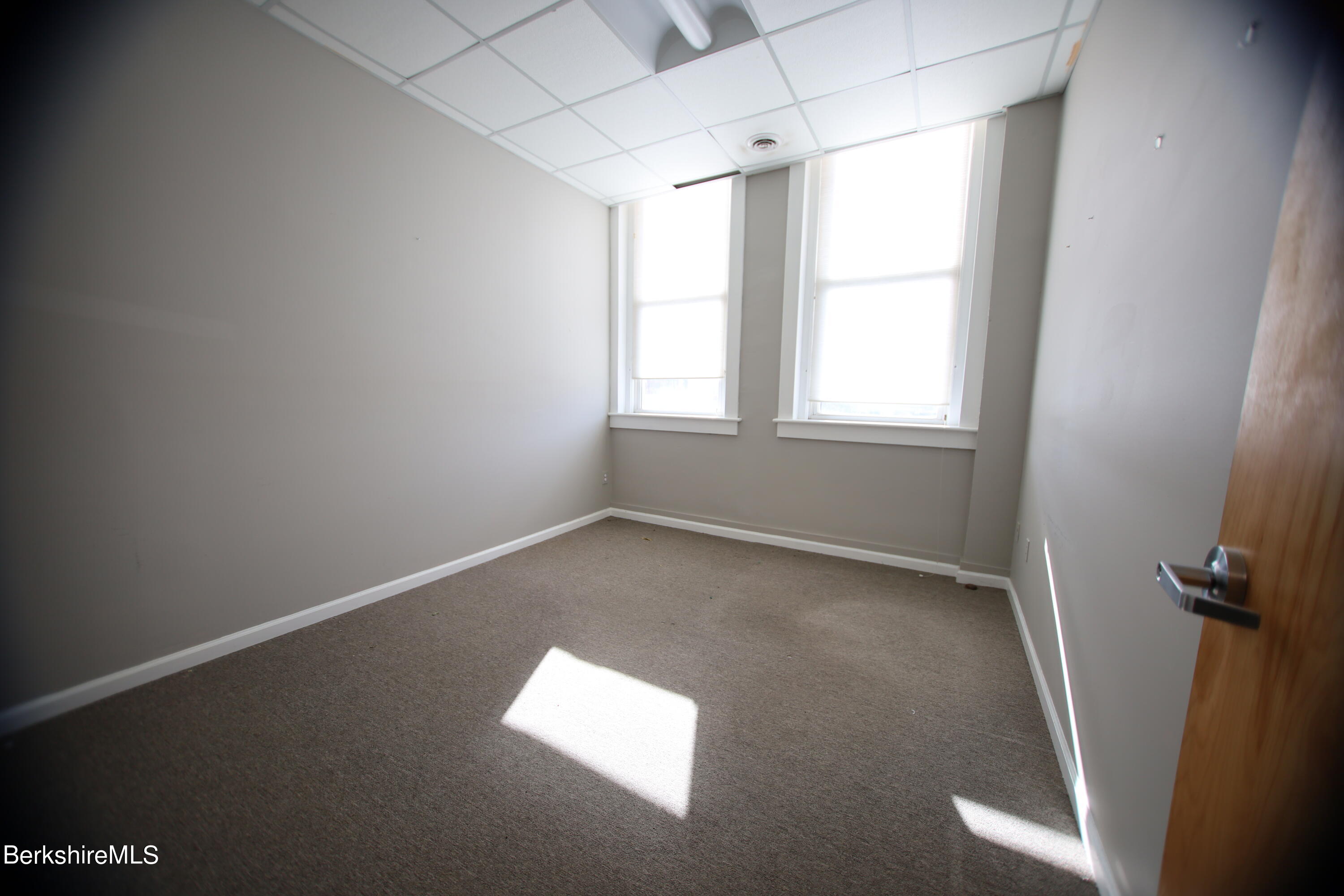 Pittsfield, Massachusetts 01201, United States, ,2 BathroomsBathrooms,Residential,Active,67117