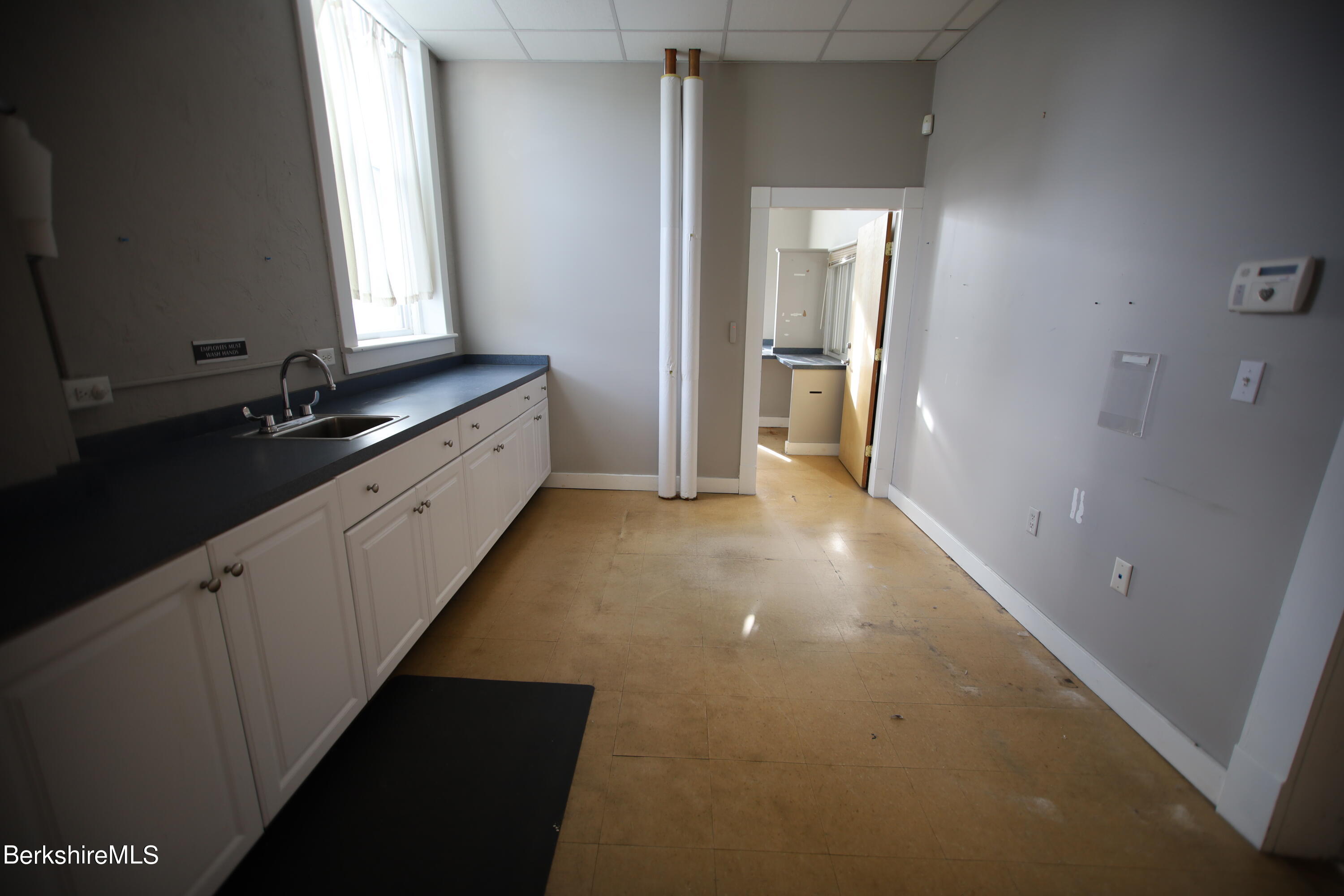 Pittsfield, Massachusetts 01201, United States, ,2 BathroomsBathrooms,Residential,Active,67117