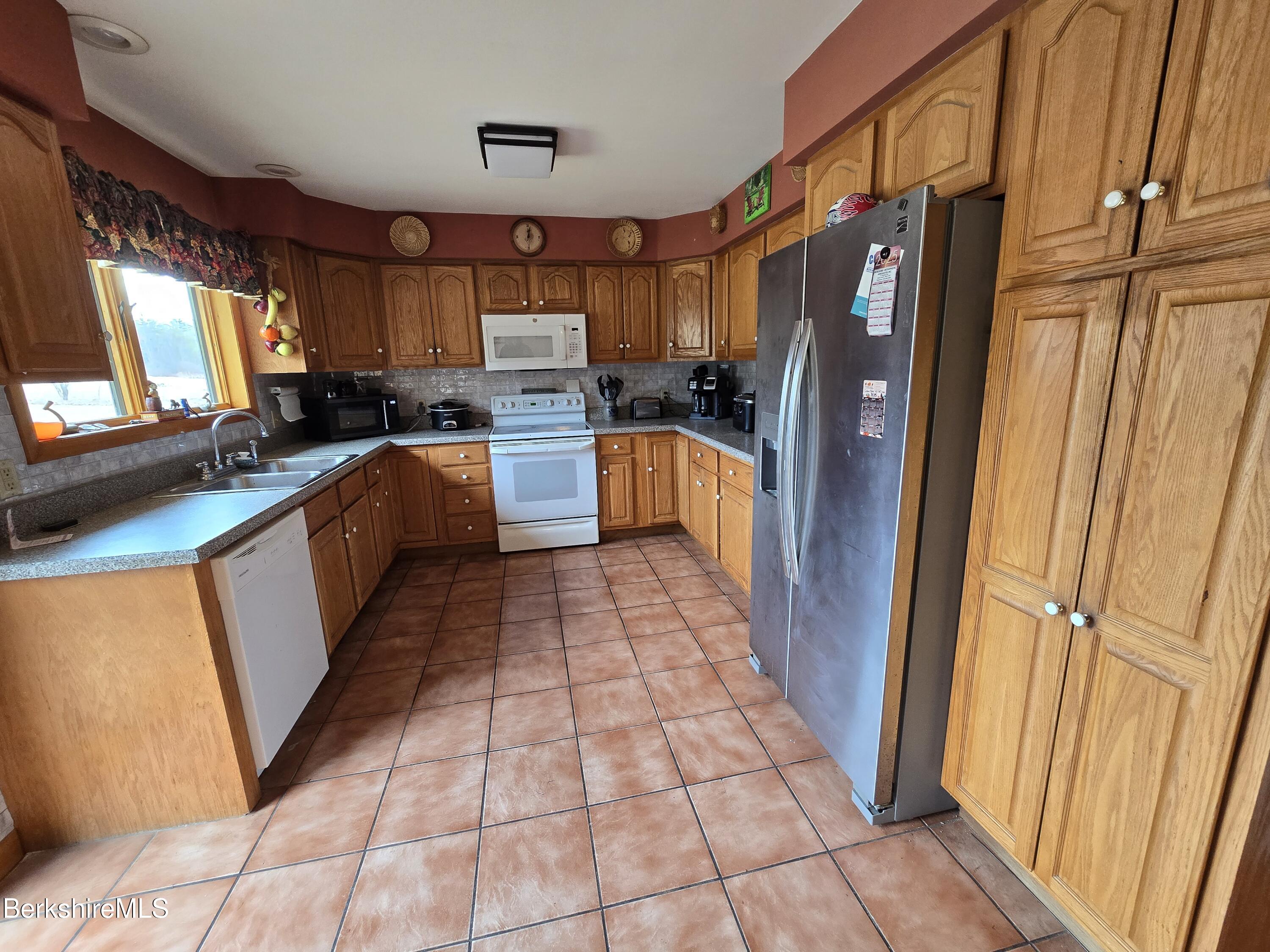 166 Orchard St, Adams, Massachusetts image 17