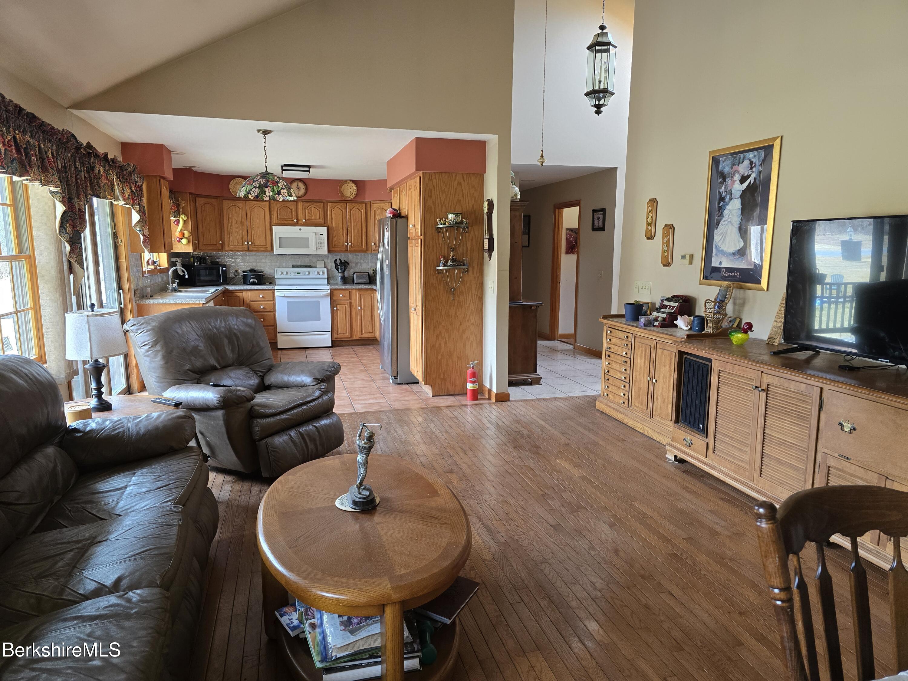 166 Orchard St, Adams, Massachusetts image 9