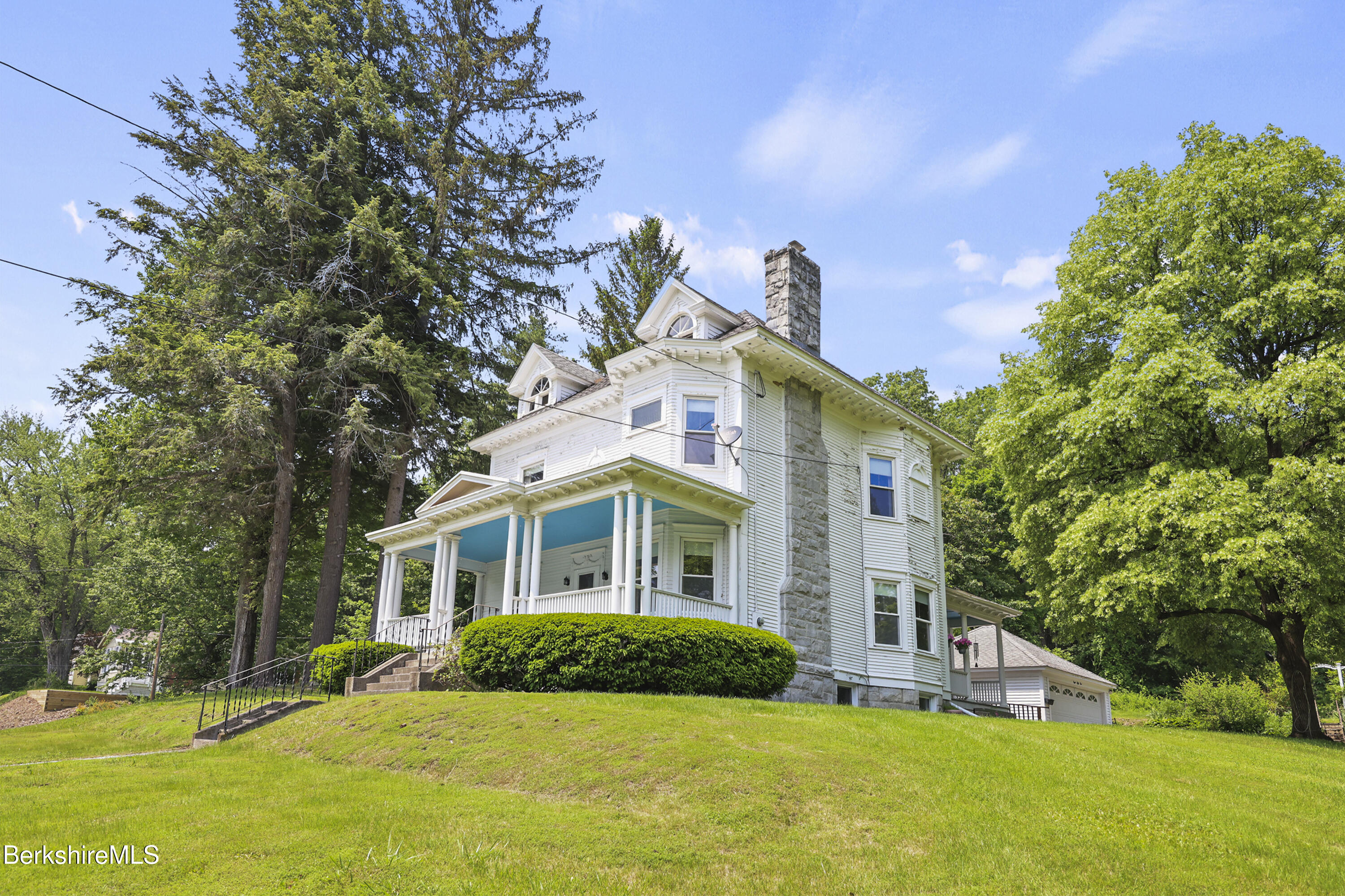 855 Massachusetts Ave, North Adams, Massachusetts image 3