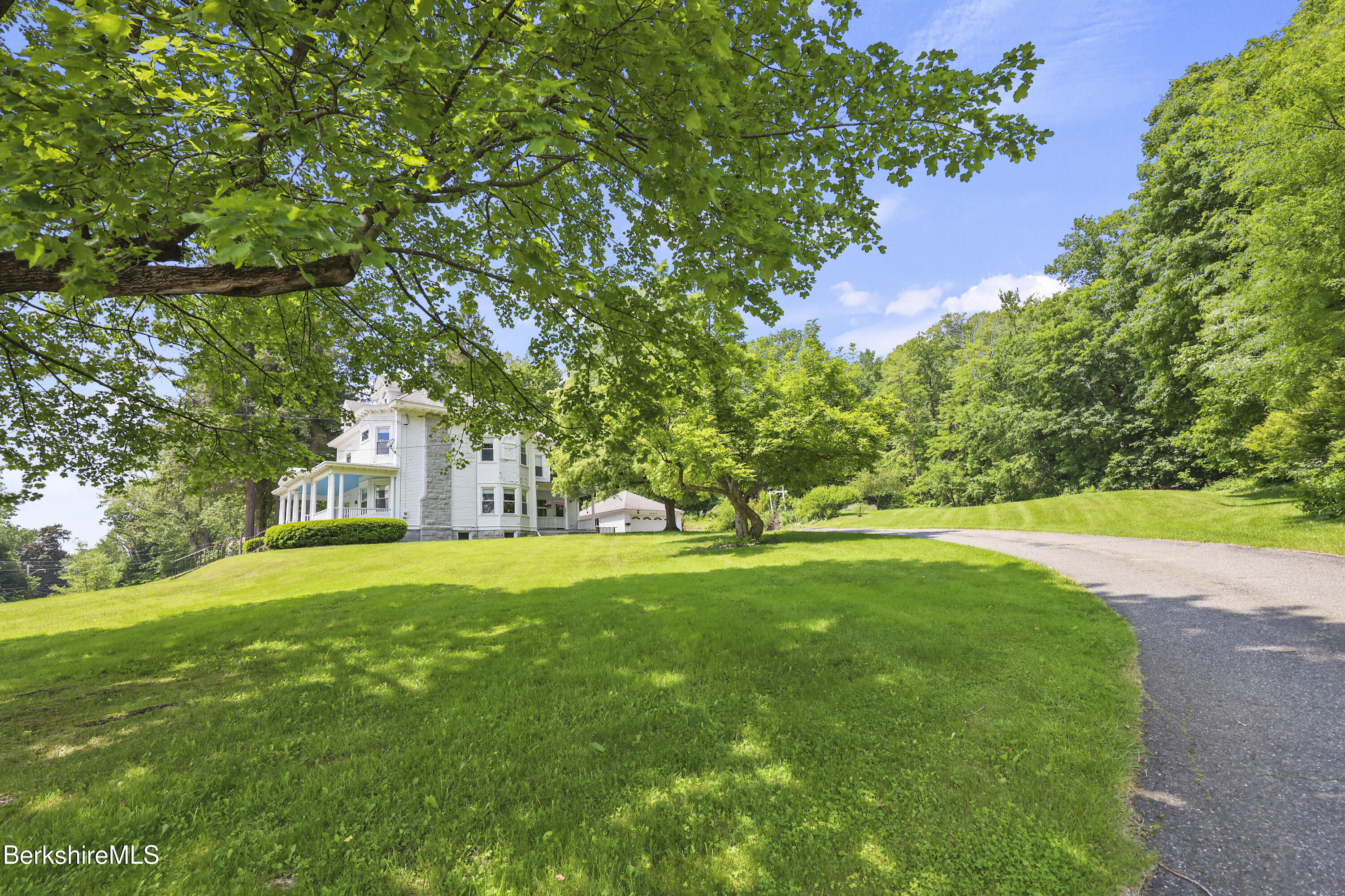 855 Massachusetts Ave, North Adams, Massachusetts image 4