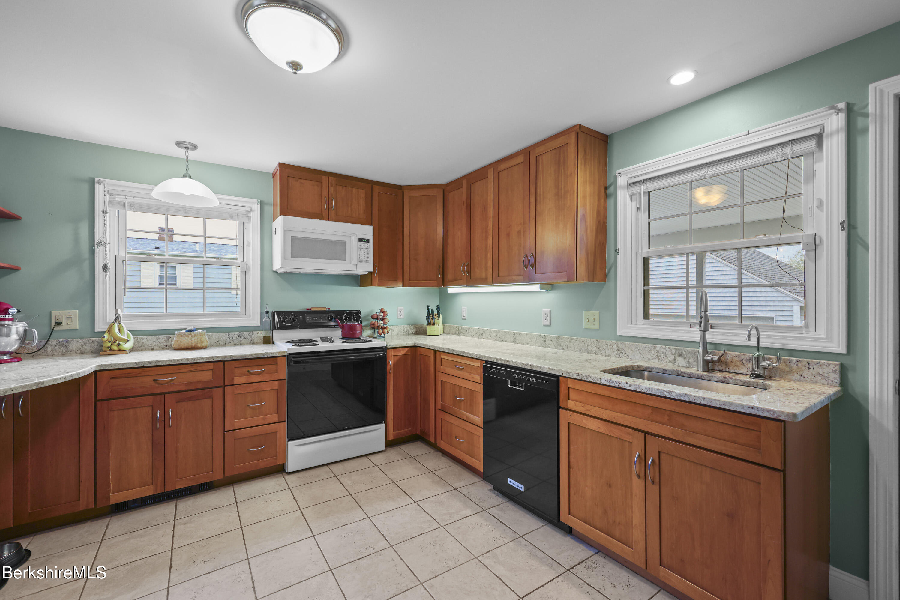 19 Elder Ave, North Adams, Massachusetts image 4