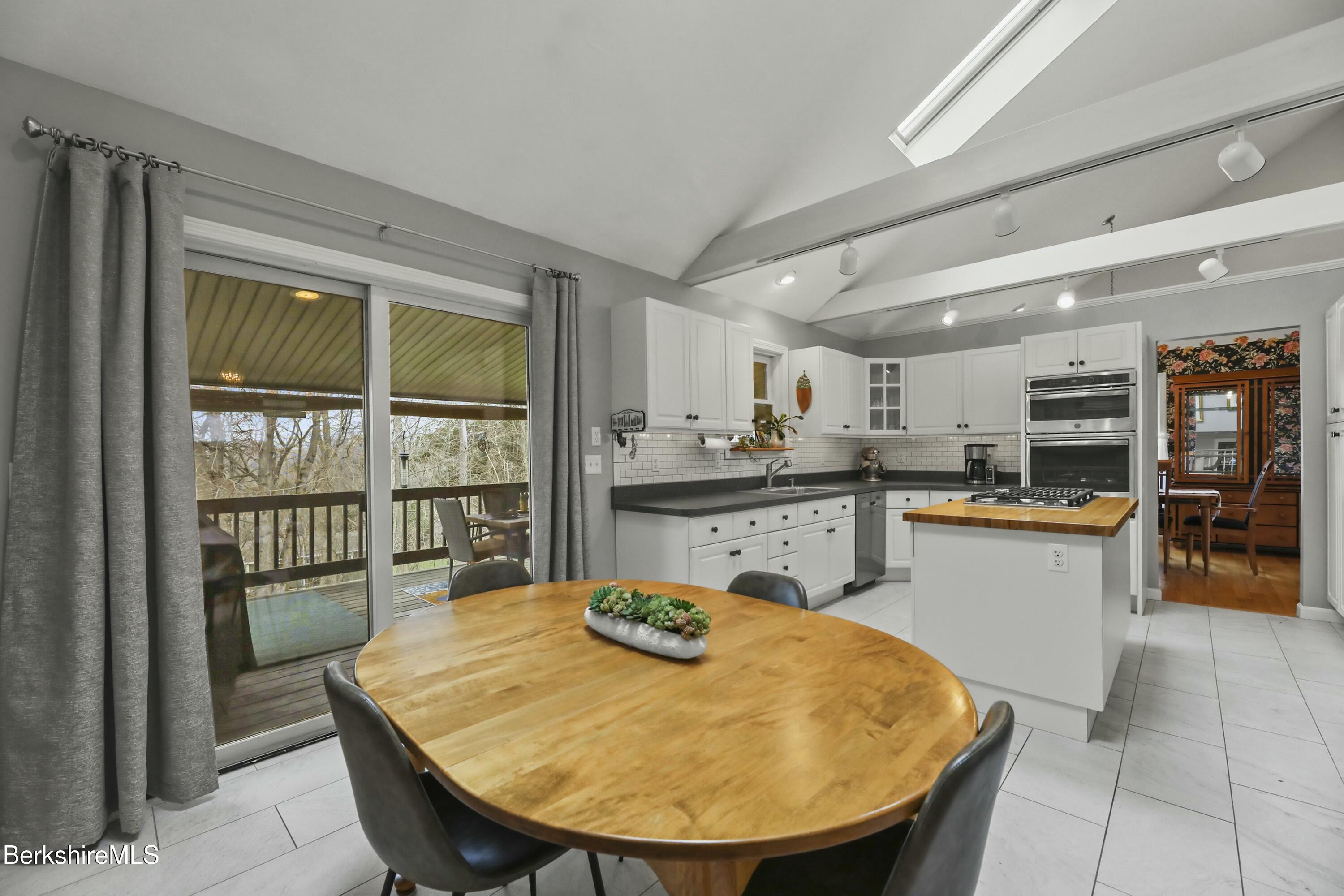 195 Wells Ave, North Adams, Massachusetts image 17