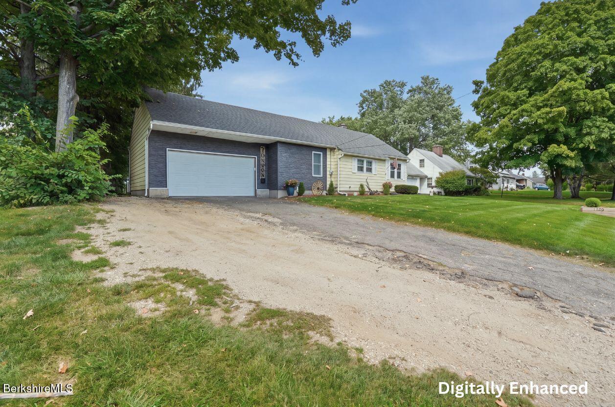 1105 Main St