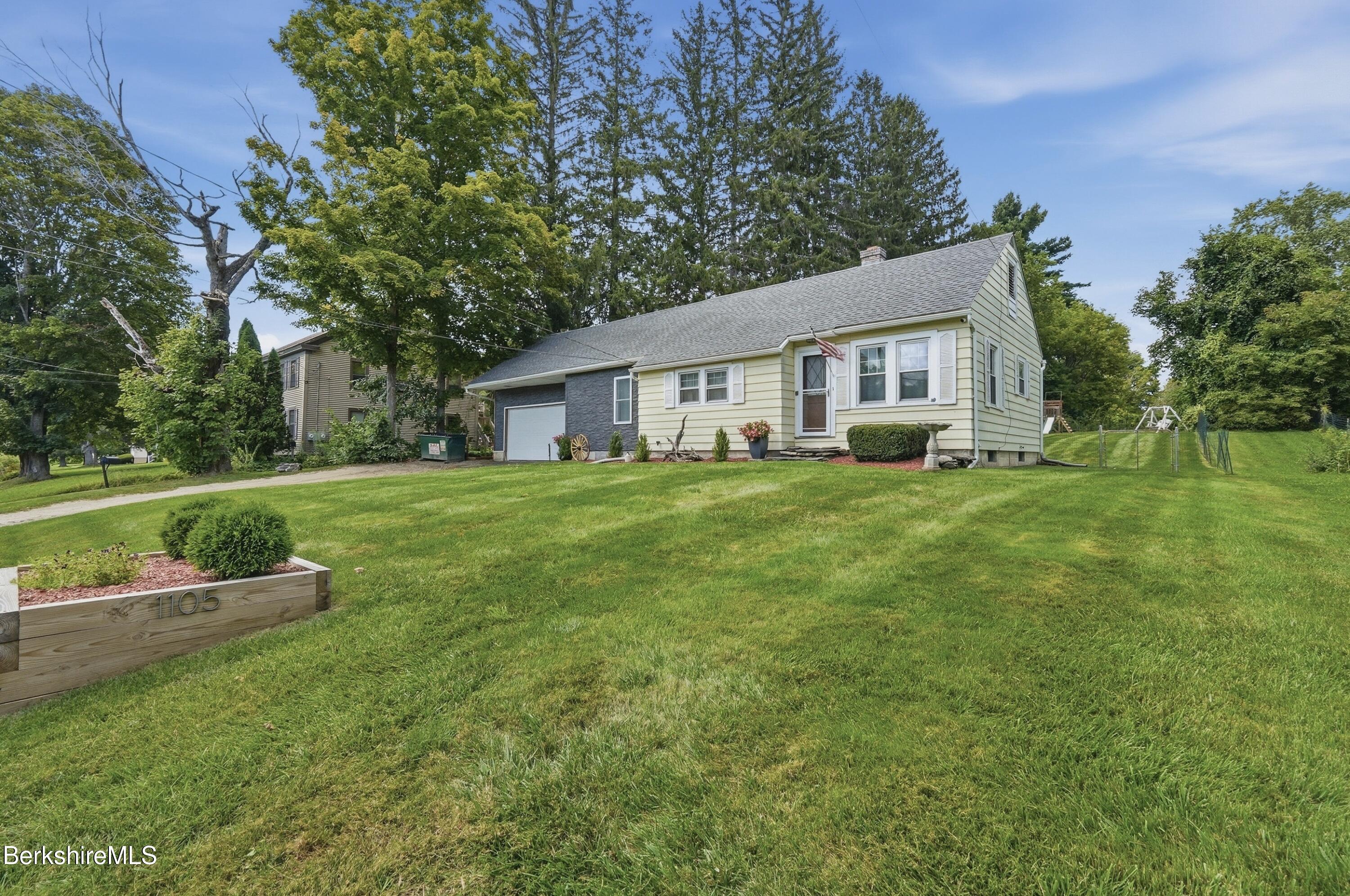 1105 Main St