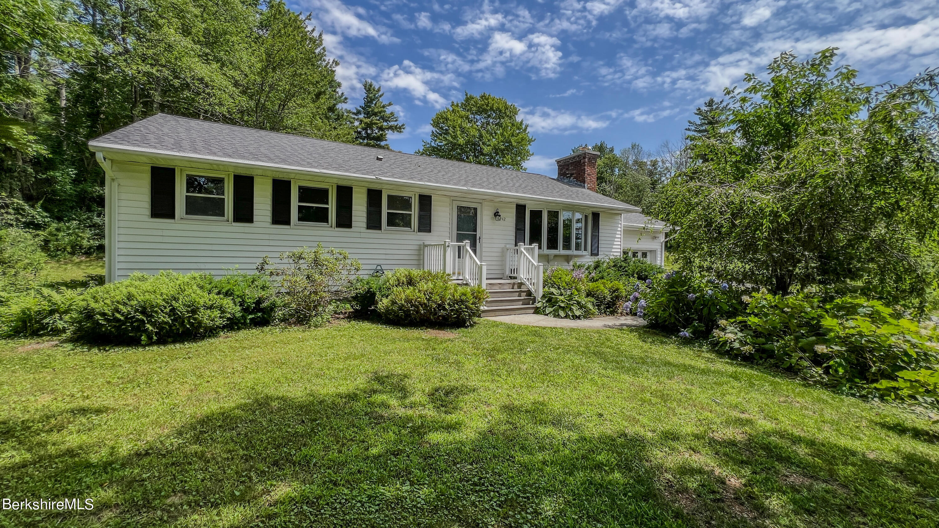 1242 Main St, Becket, Massachusetts image 1