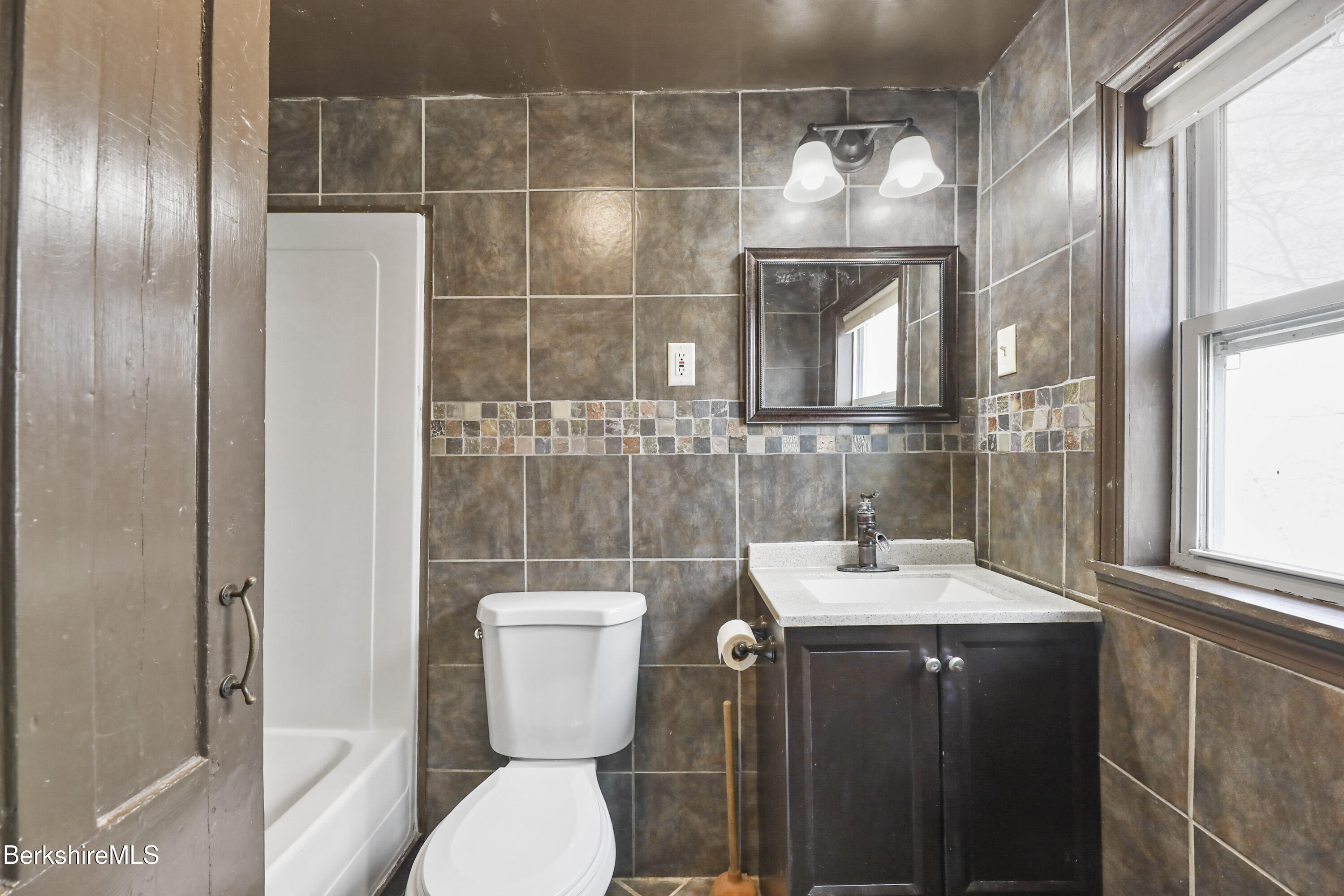30 Glassworks Rd, Lanesborough, Massachusetts image 12