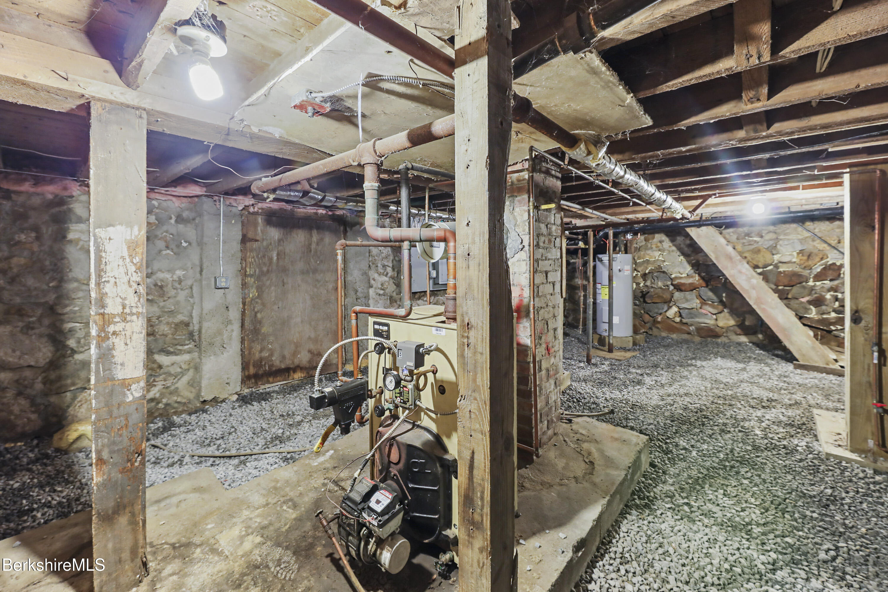 30 Glassworks Rd, Lanesborough, Massachusetts image 29